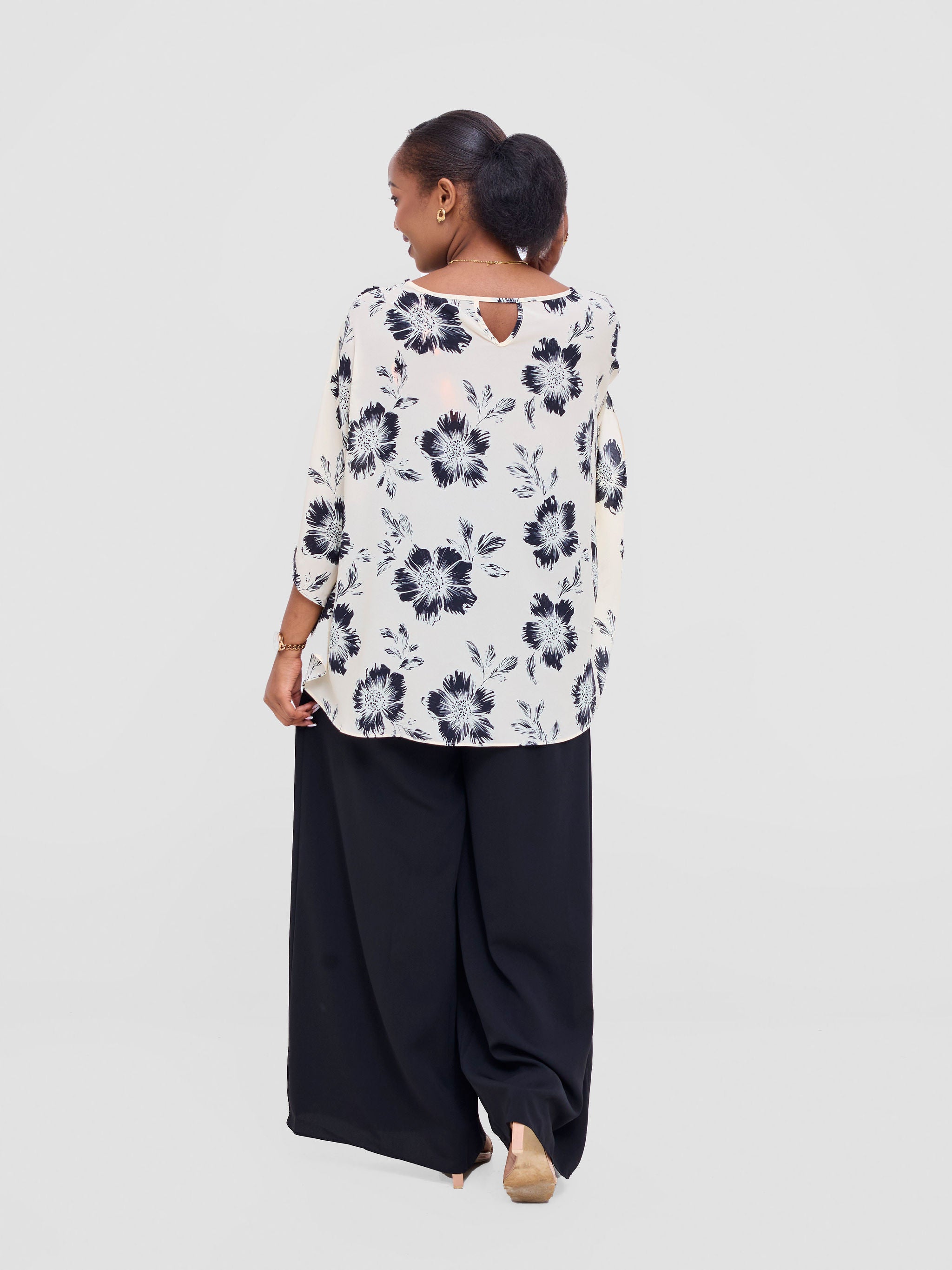 Vivo Sakari Circular Loose Top - Off-white / Black Crepe Print