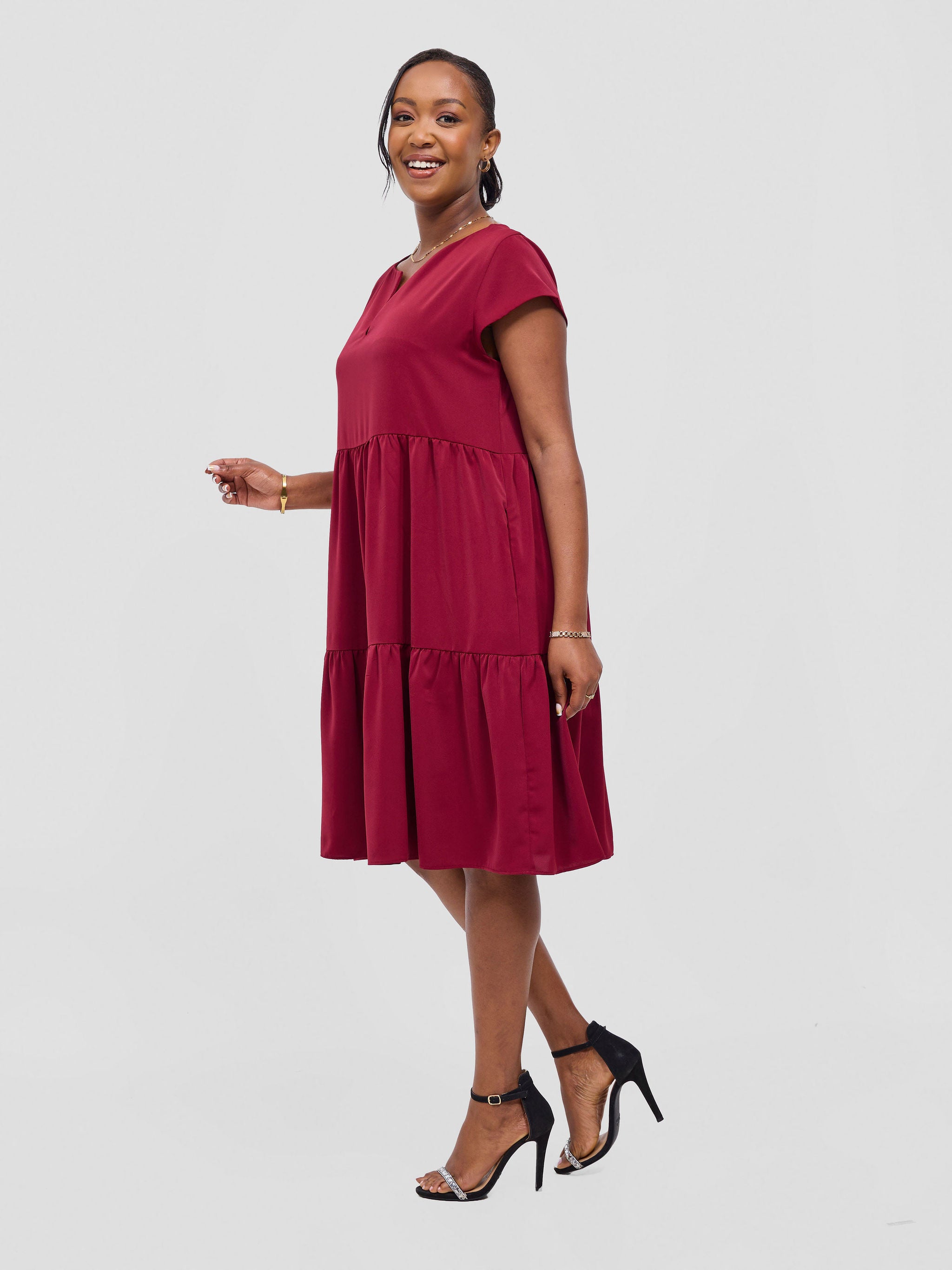 Vivo Pelia Round Neck Dress - Maroon