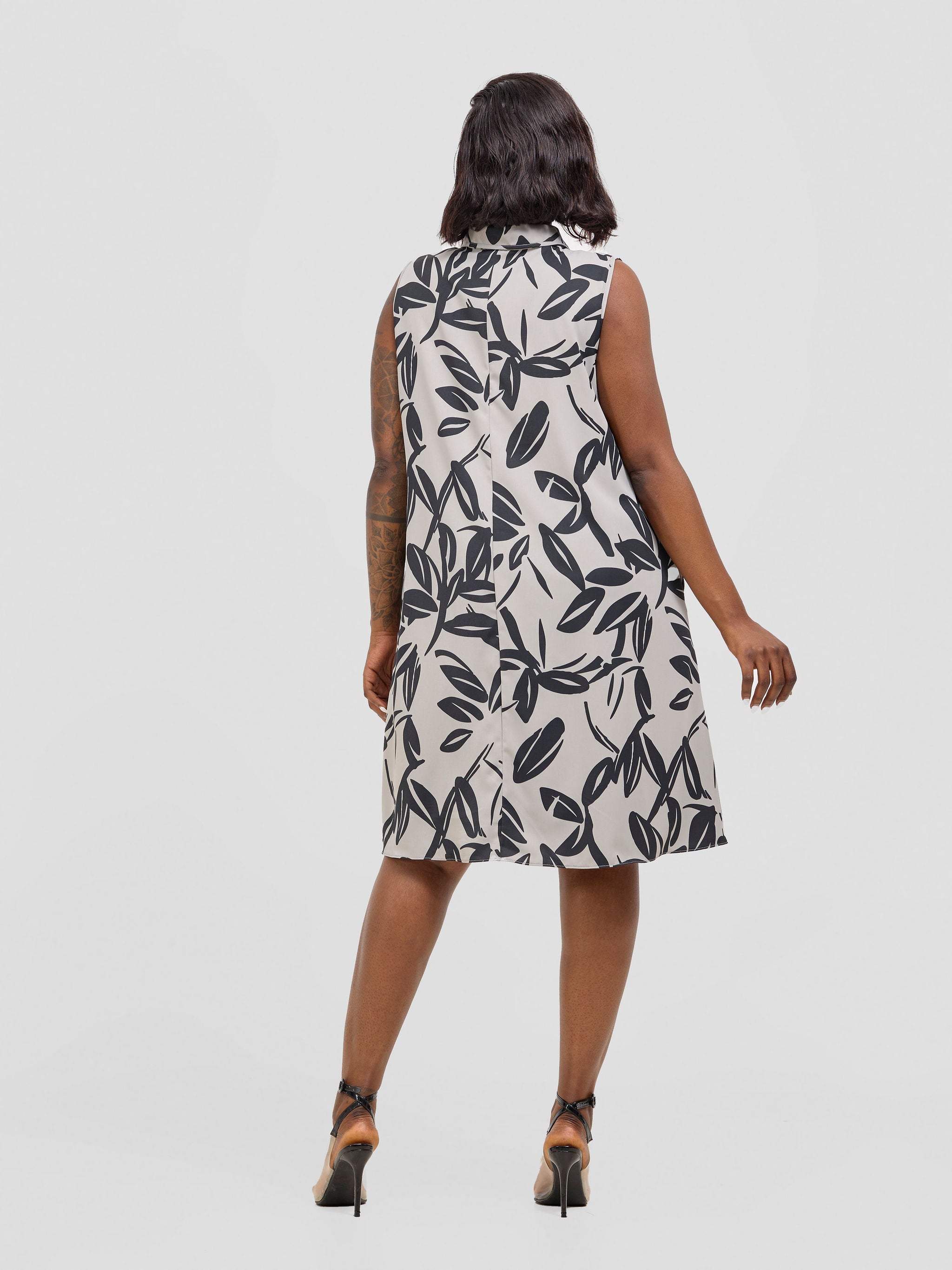 Vivo Asha Sleeveless Knee Length Dress - Grey / Black Print