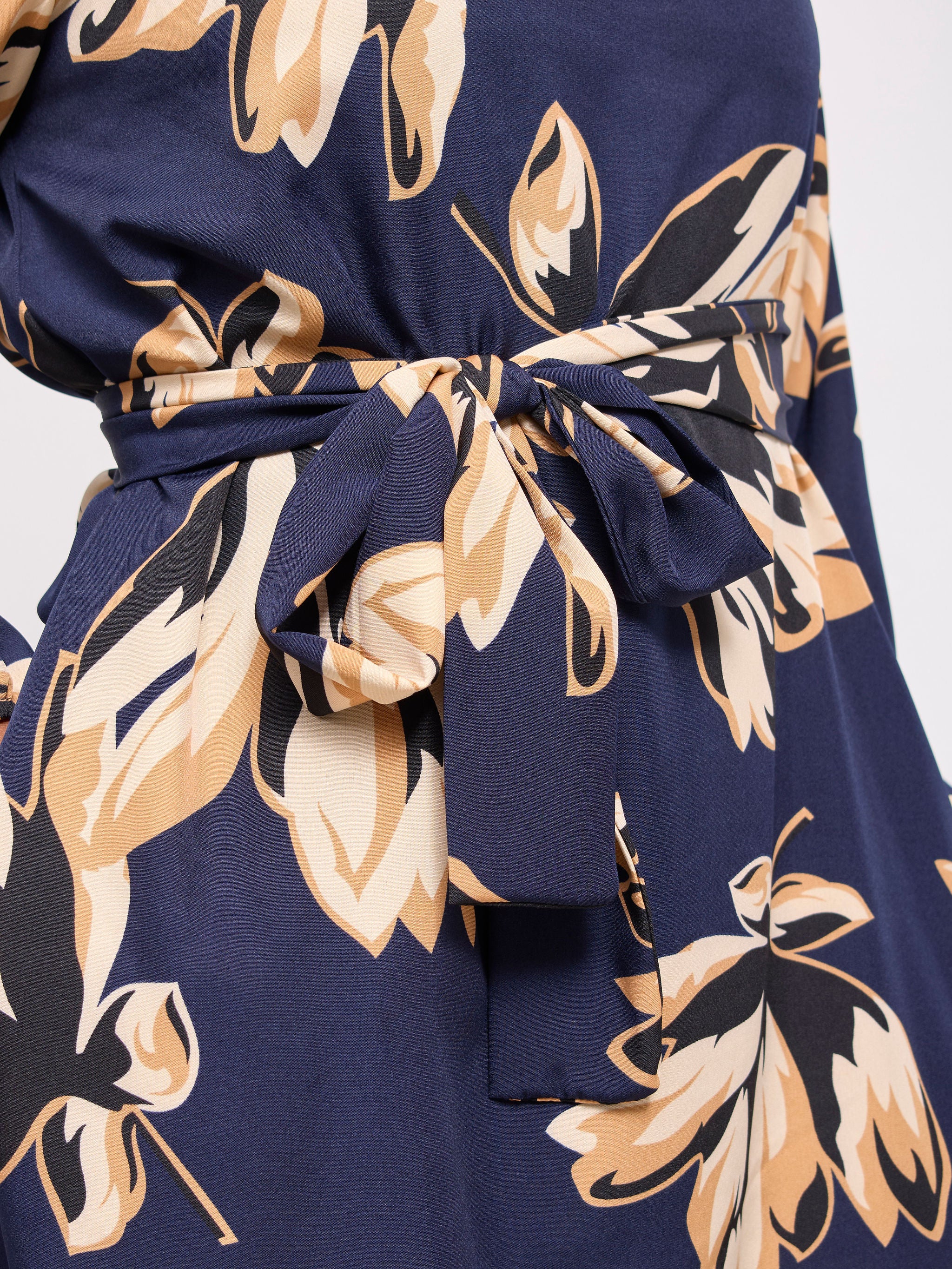 Vivo Basic Ayo Bishop Sleeve Dress - Black / Brown Print