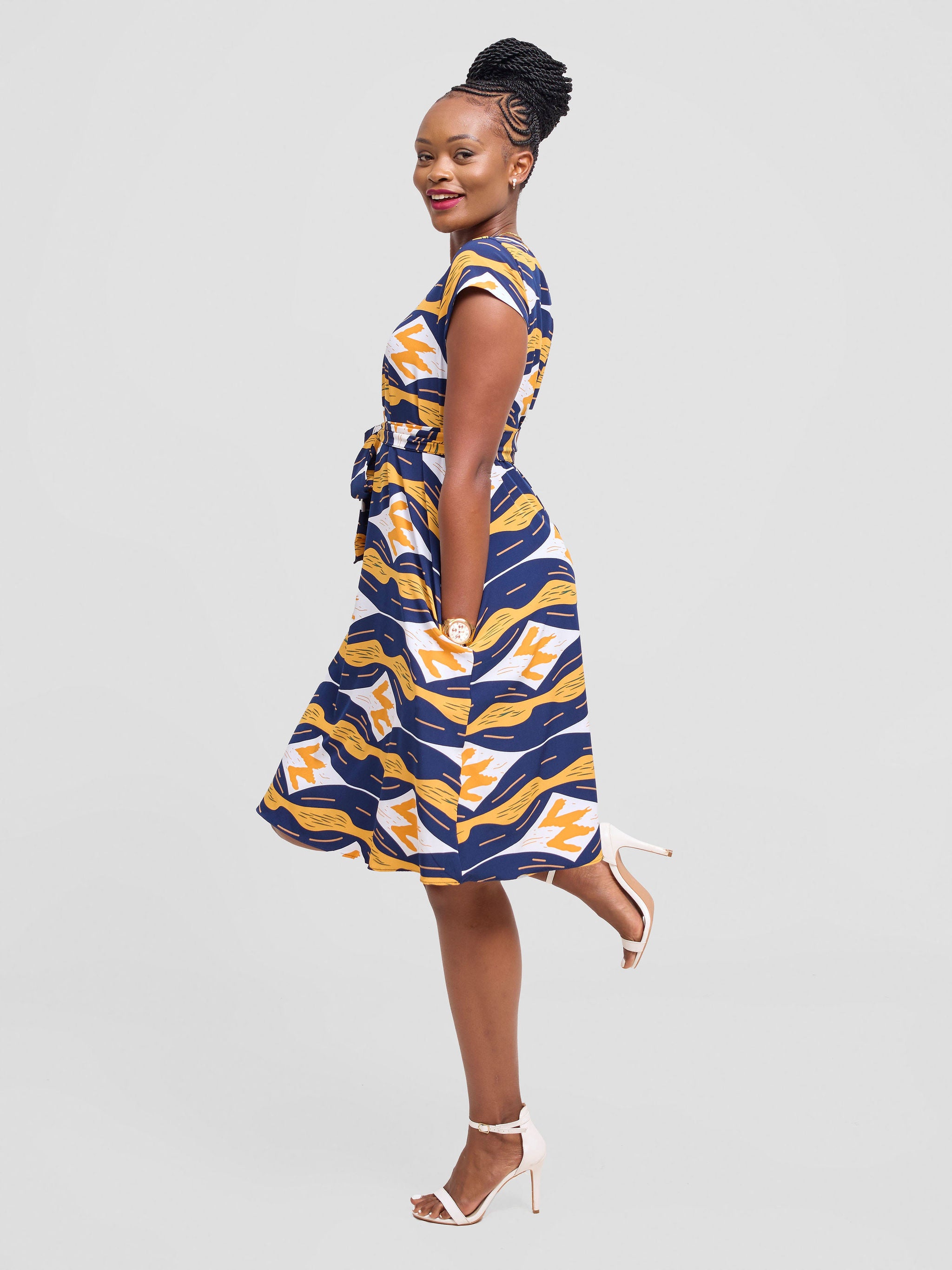 Vivo Basic Cap Sleeve Knee Length Tent Dress - Navy / Mustard Print