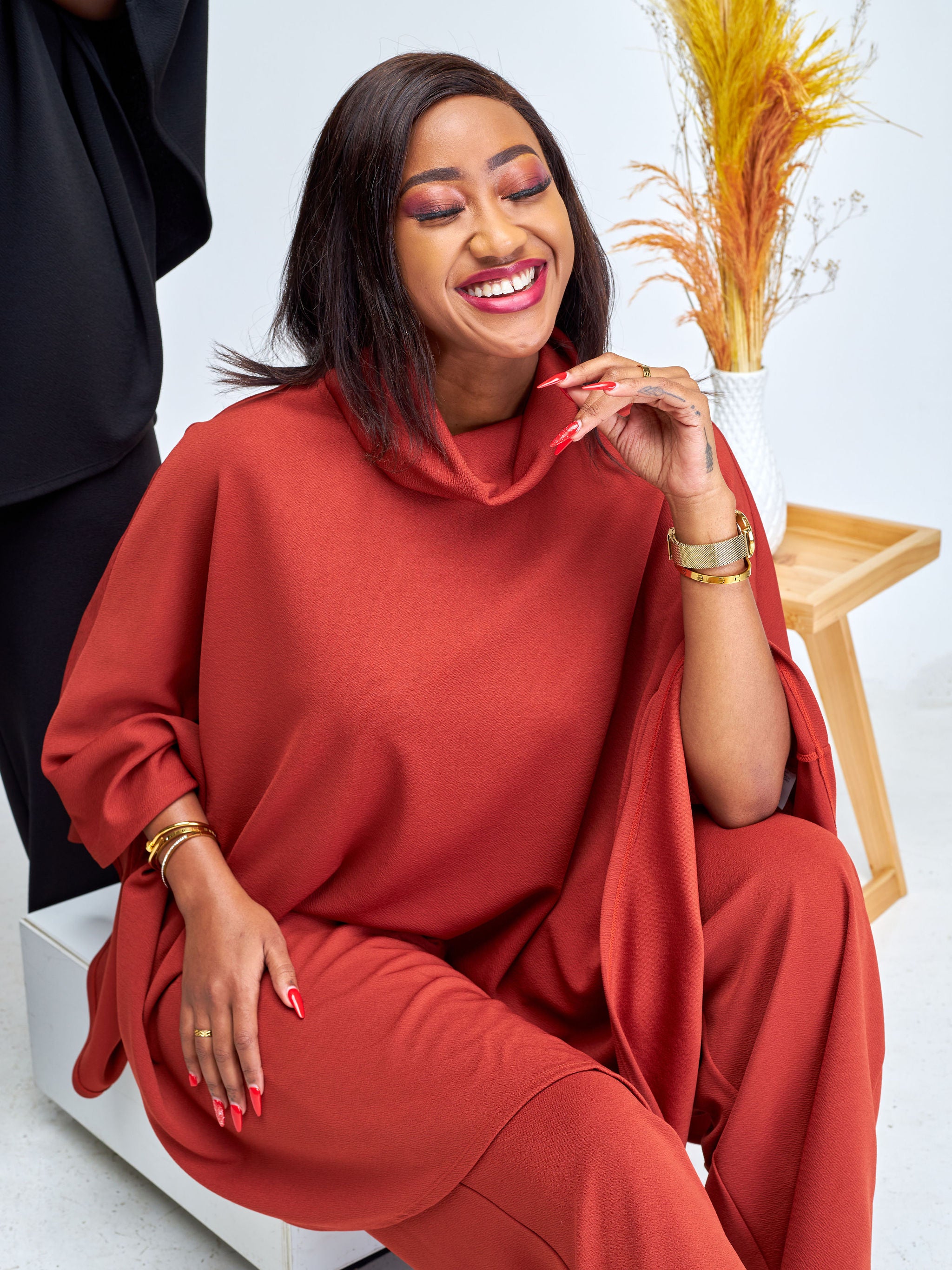 Vivo Amali Turtleneck Cape - Rust