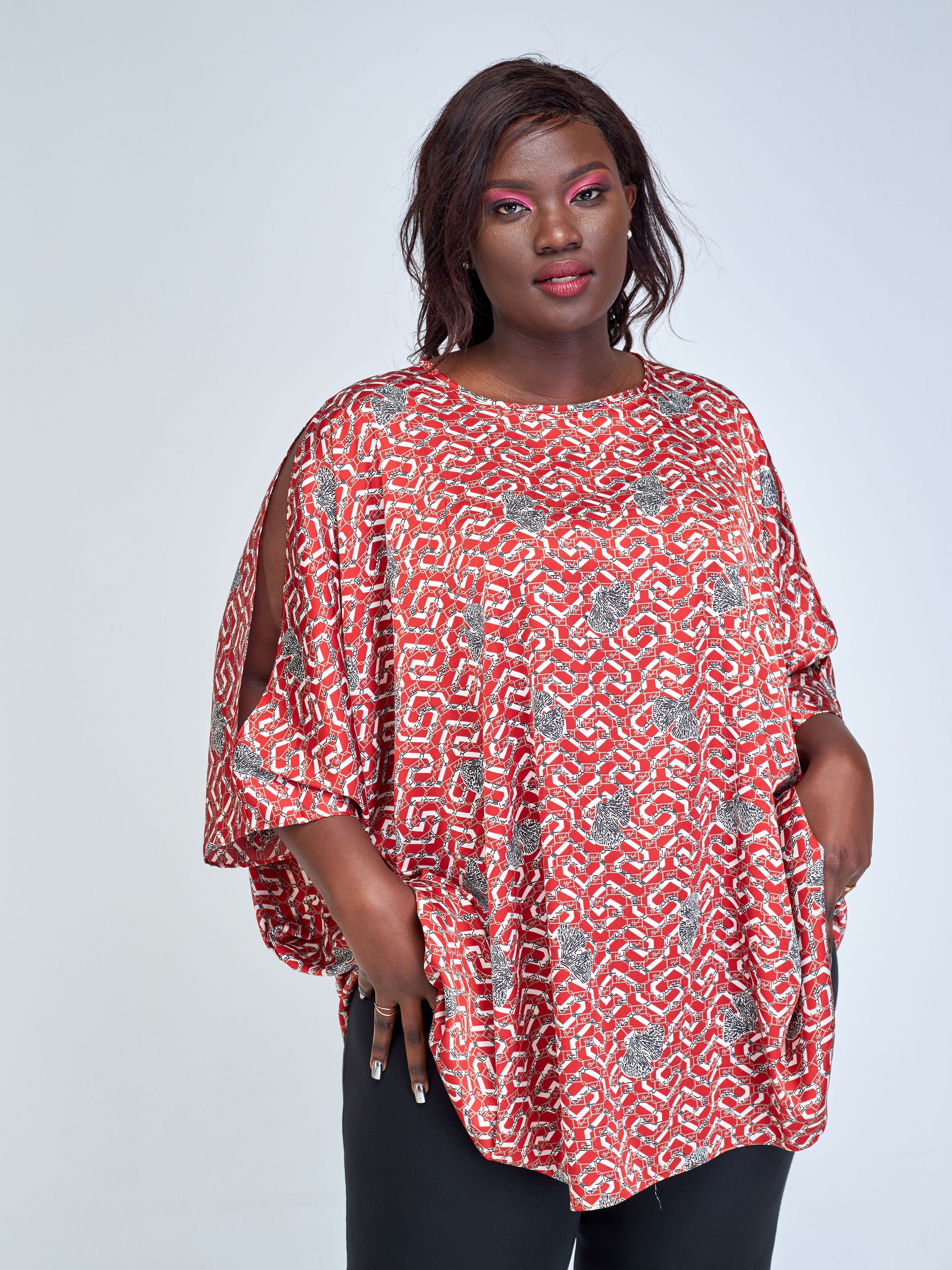 Vivo Lani Wide Short Top - Red / White Abstract Print