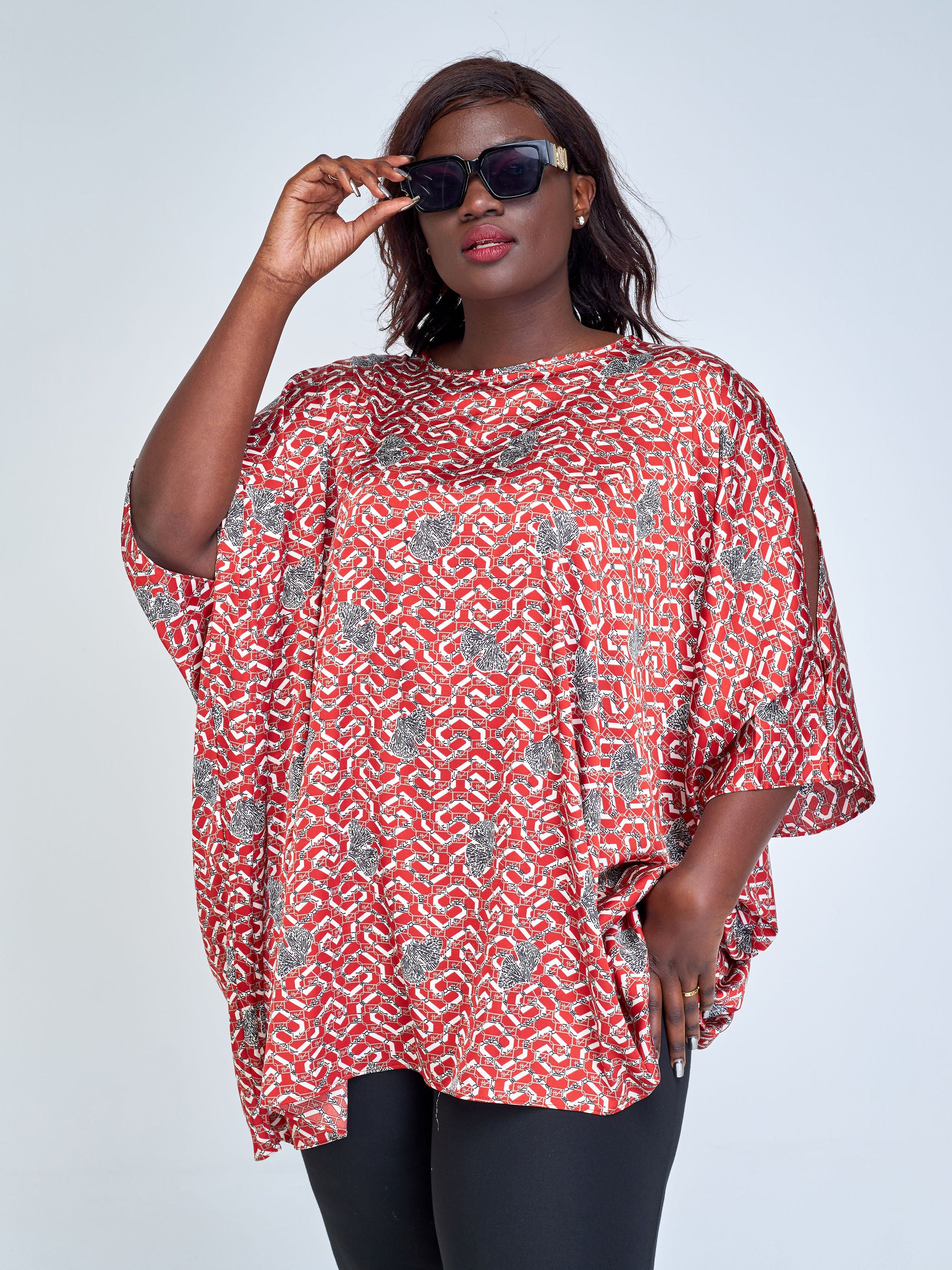 Vivo Lani Wide Short Top - Red / White Abstract Print