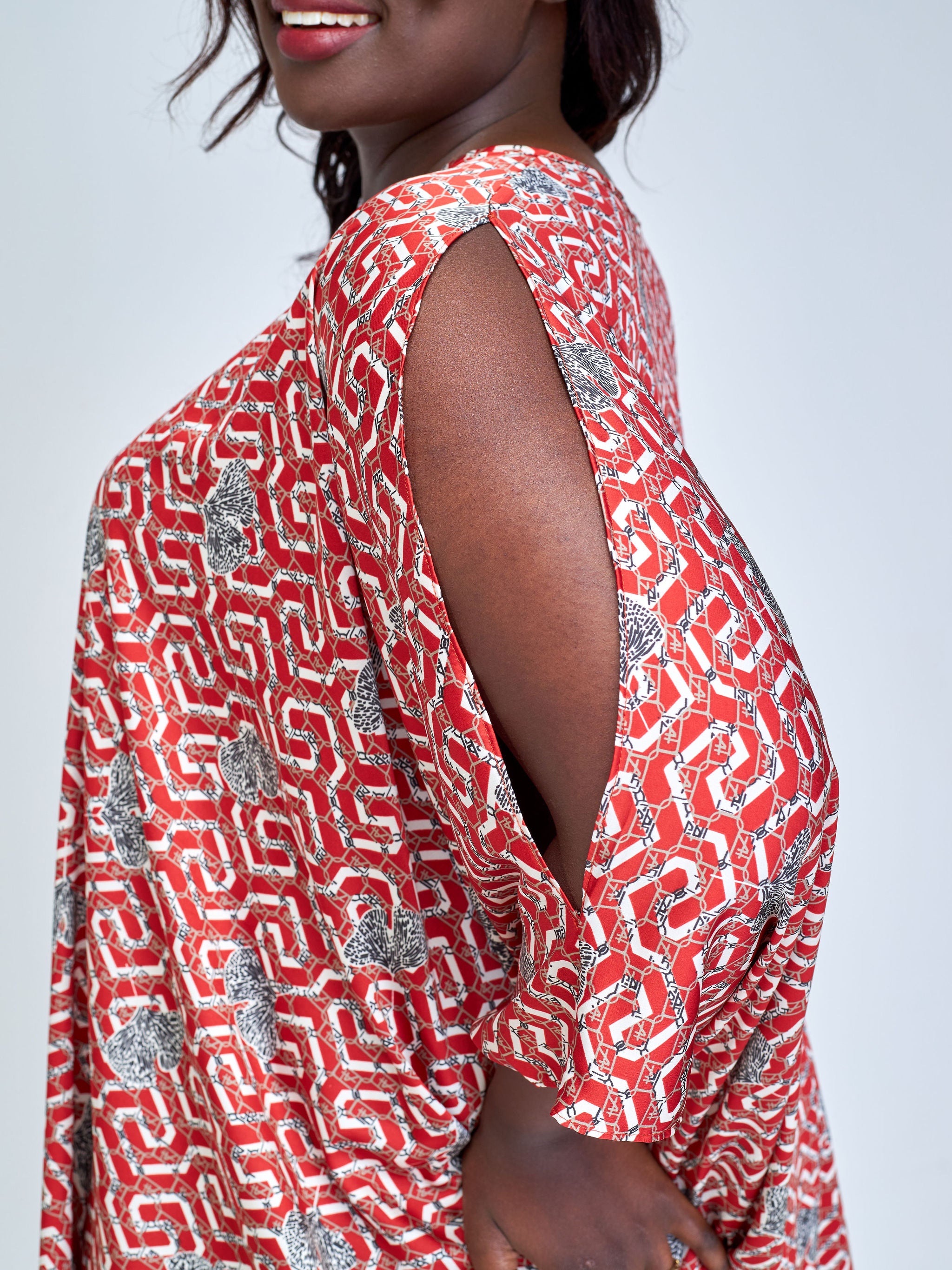 Vivo Lani Wide Short Top - Red / White Abstract Print