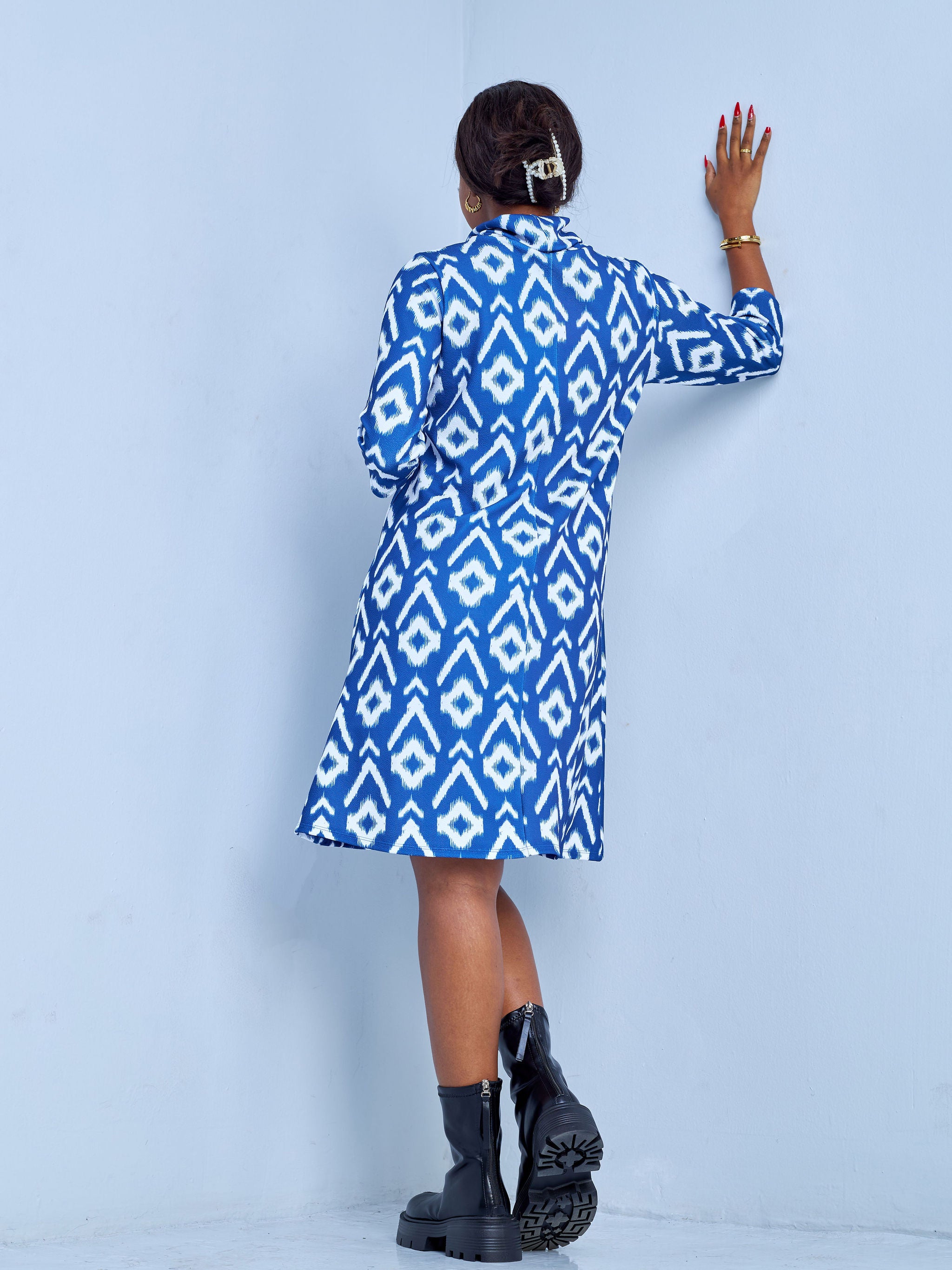 Vivo Amali 3/4 Sleeve Turtleneck Tent Knee Length Dress - Navy Blue / White Abstract Print