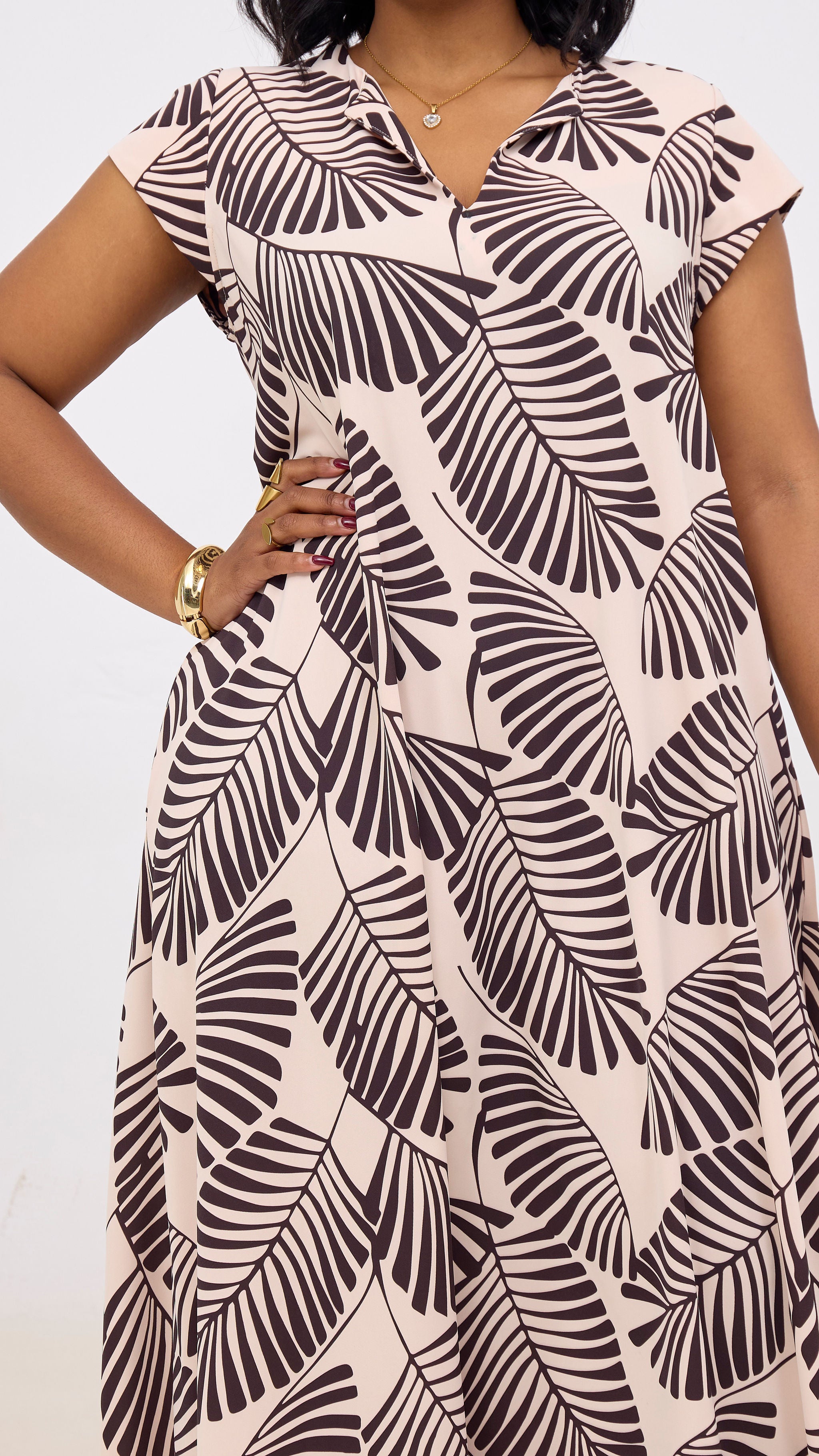 Vivo Zola V Neck Cap Sleeve Maxi Dress - Buttermilk / Chocolate Emin Print