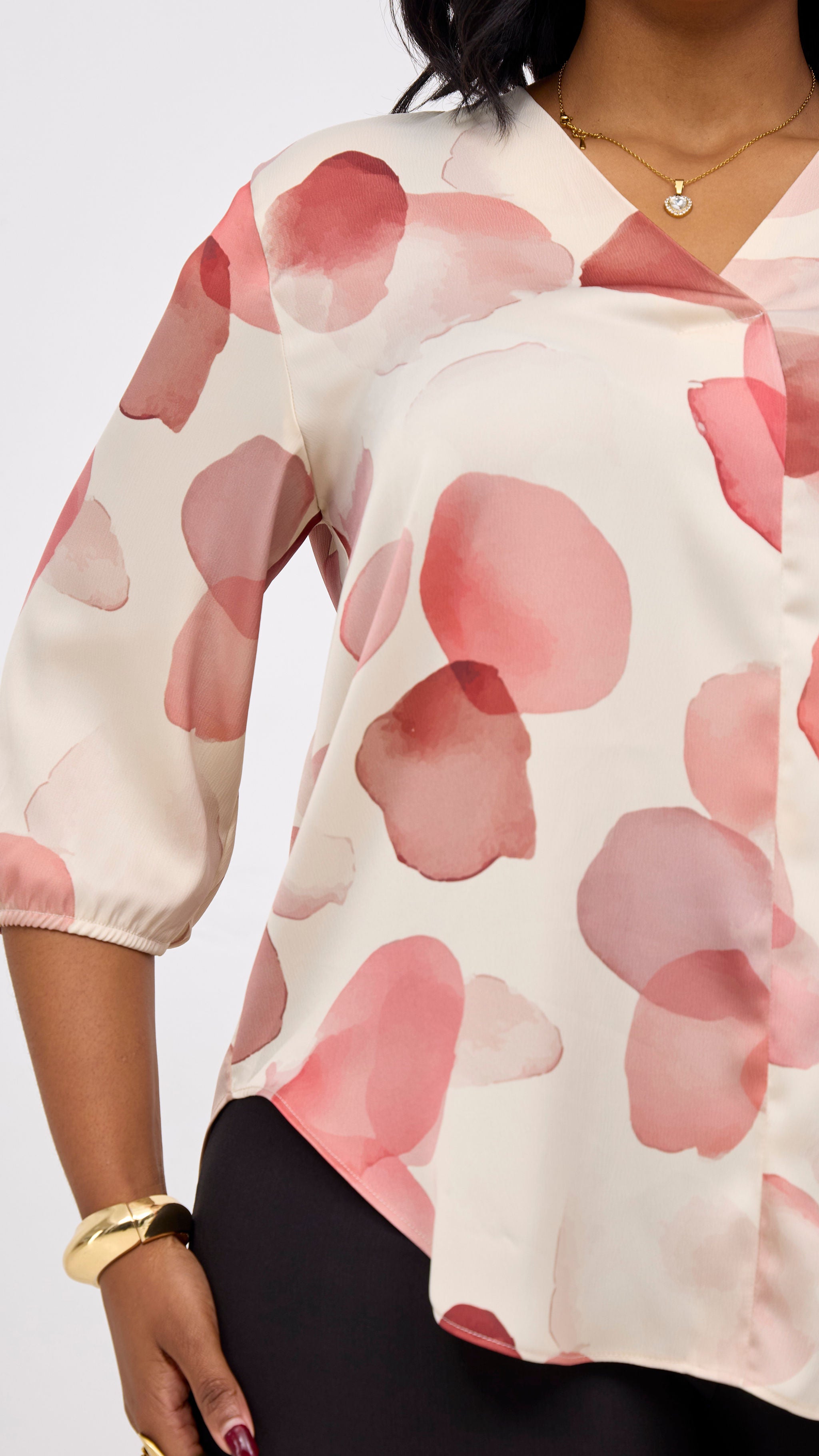 Vivo Dua 3/4 Sleeved V Neck Shirt - Buttermilk / Red Arisi Print