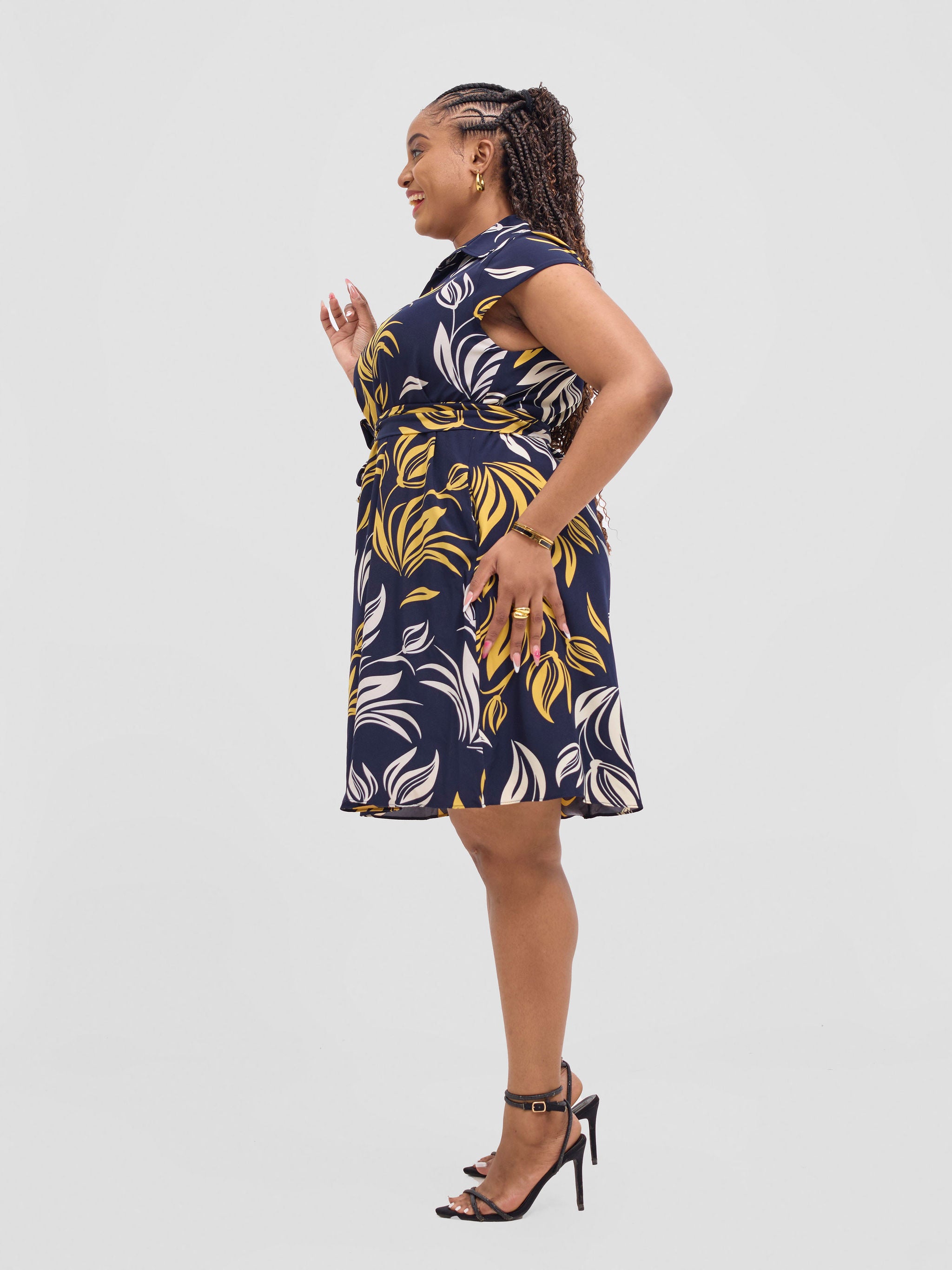 Vivo Zuri Cap Sleeve Knee Length Dress - Navy / Mustard Igabi Print