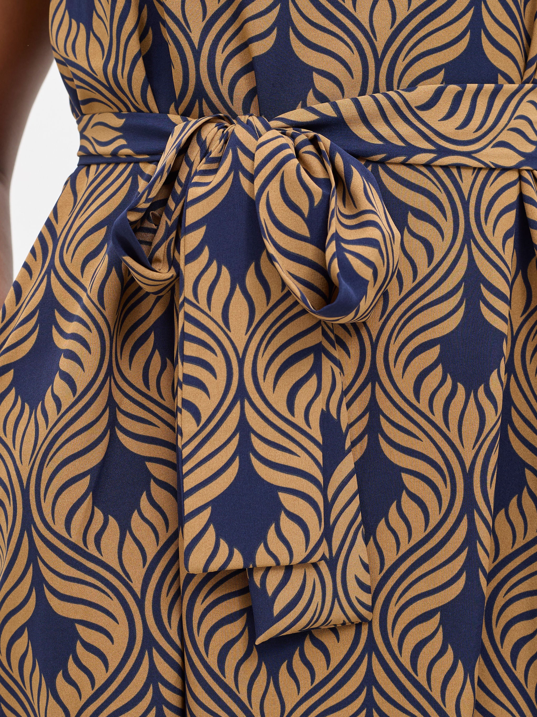 Vivo Basic Sleeveless Tent Dress - Navy / Tan Sika Print