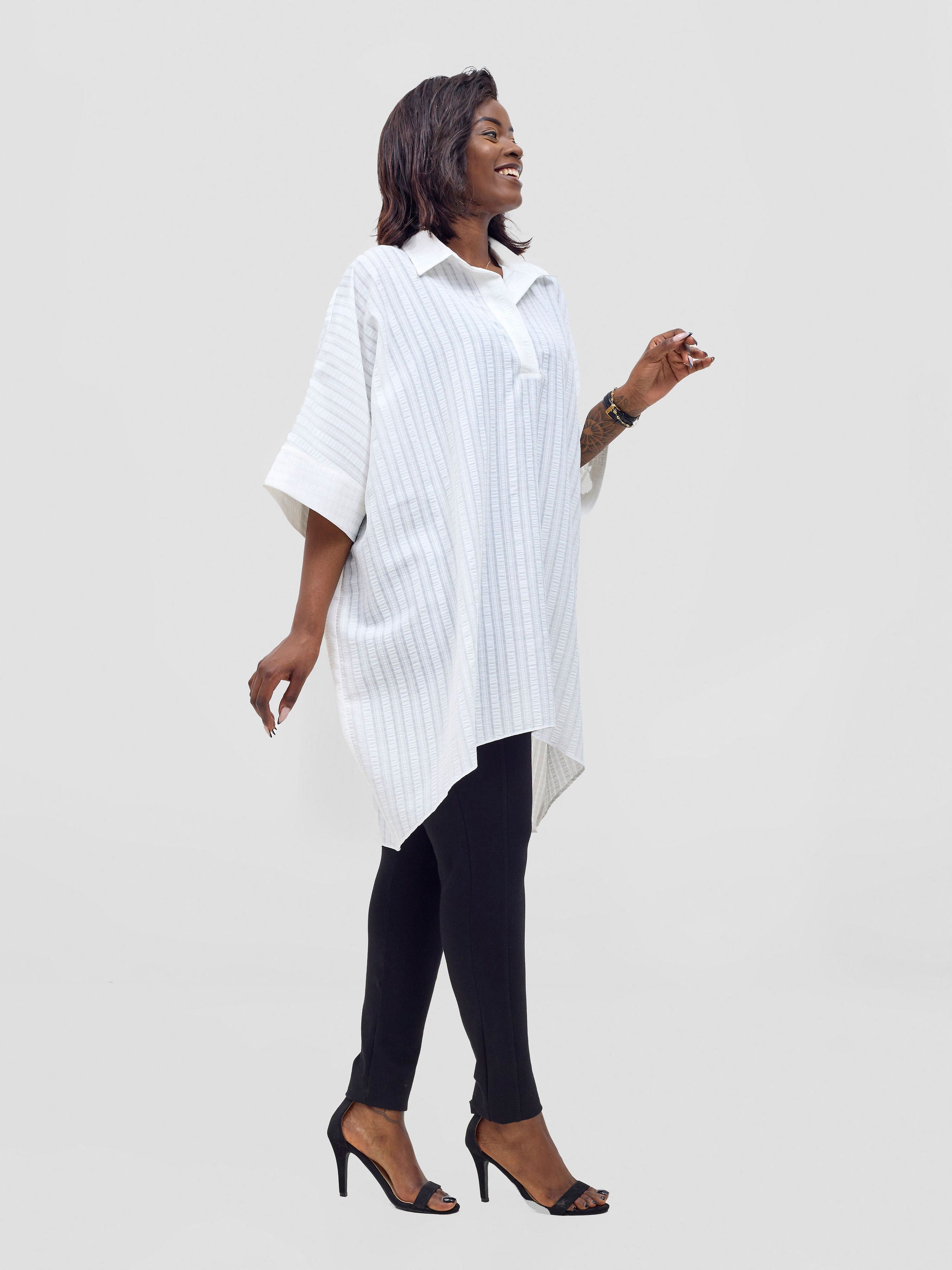 Vivo Mistari 3/4 Sleeve  V - Neck Collared Tunic Top -  White Textured
