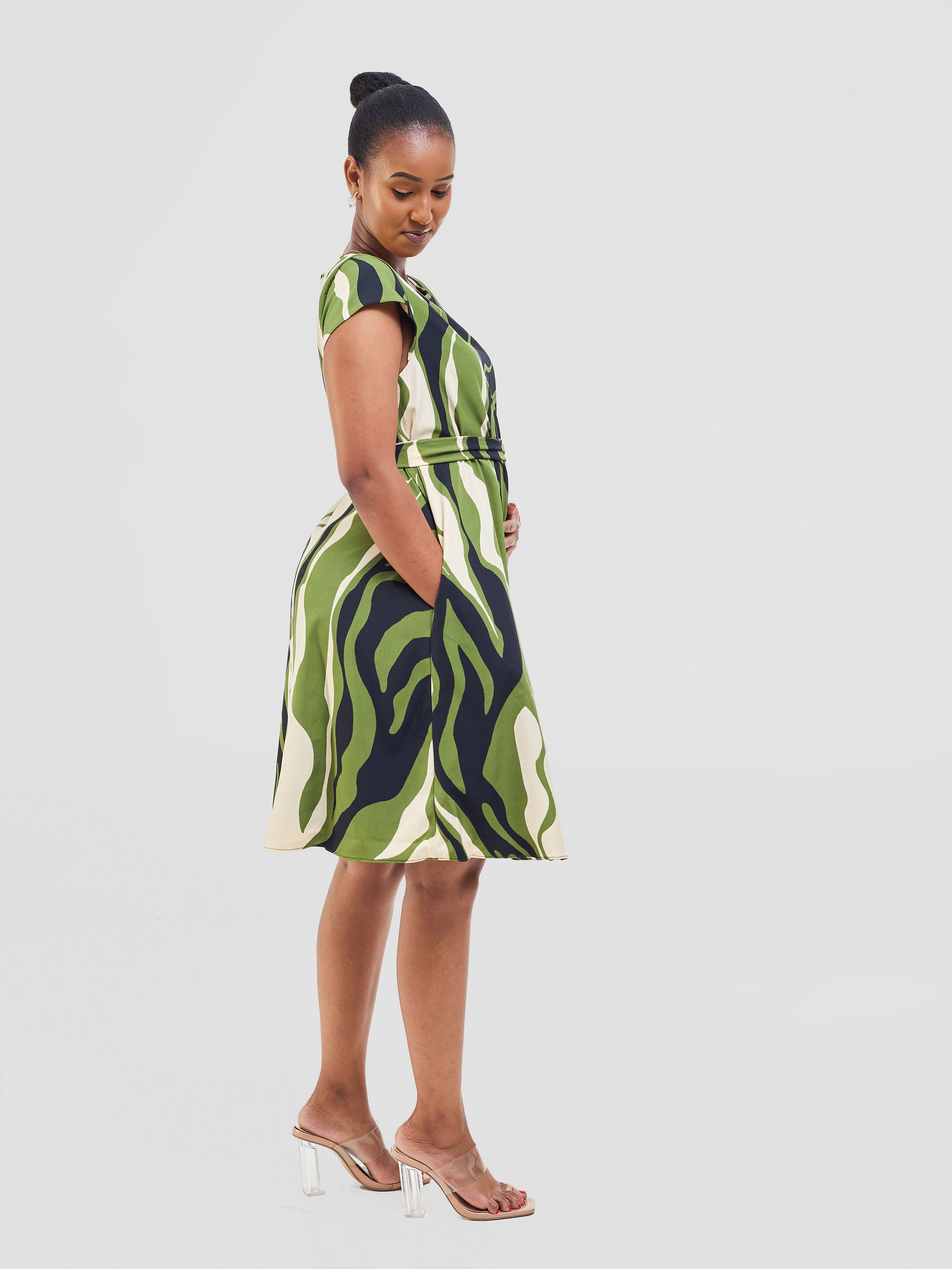 Vivo Basic Cap Sleeve Knee Length Tent Dress -Olive / Black Capi Print