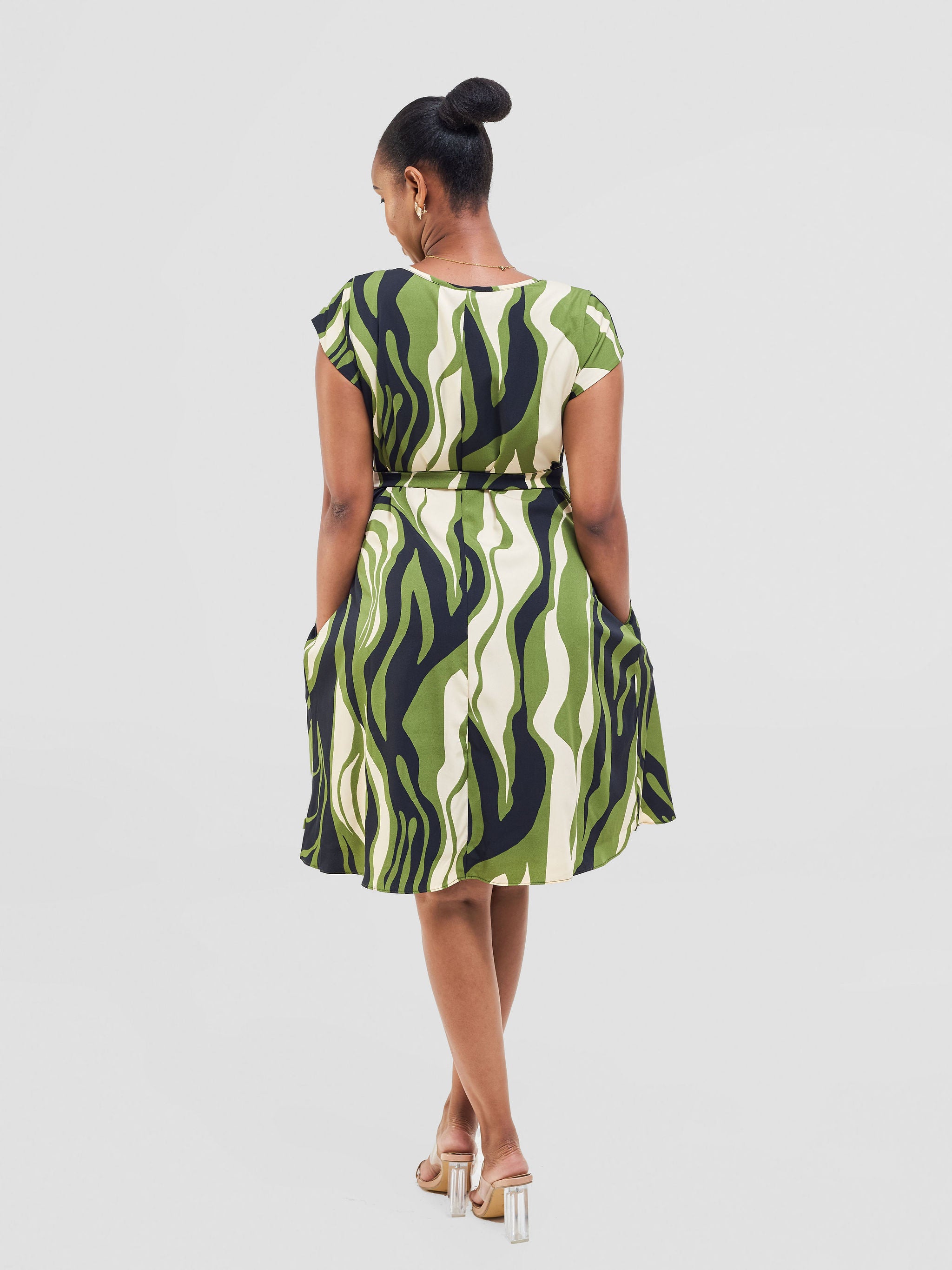 Vivo Basic Cap Sleeve Knee Length Tent Dress -Olive / Black Capi Print