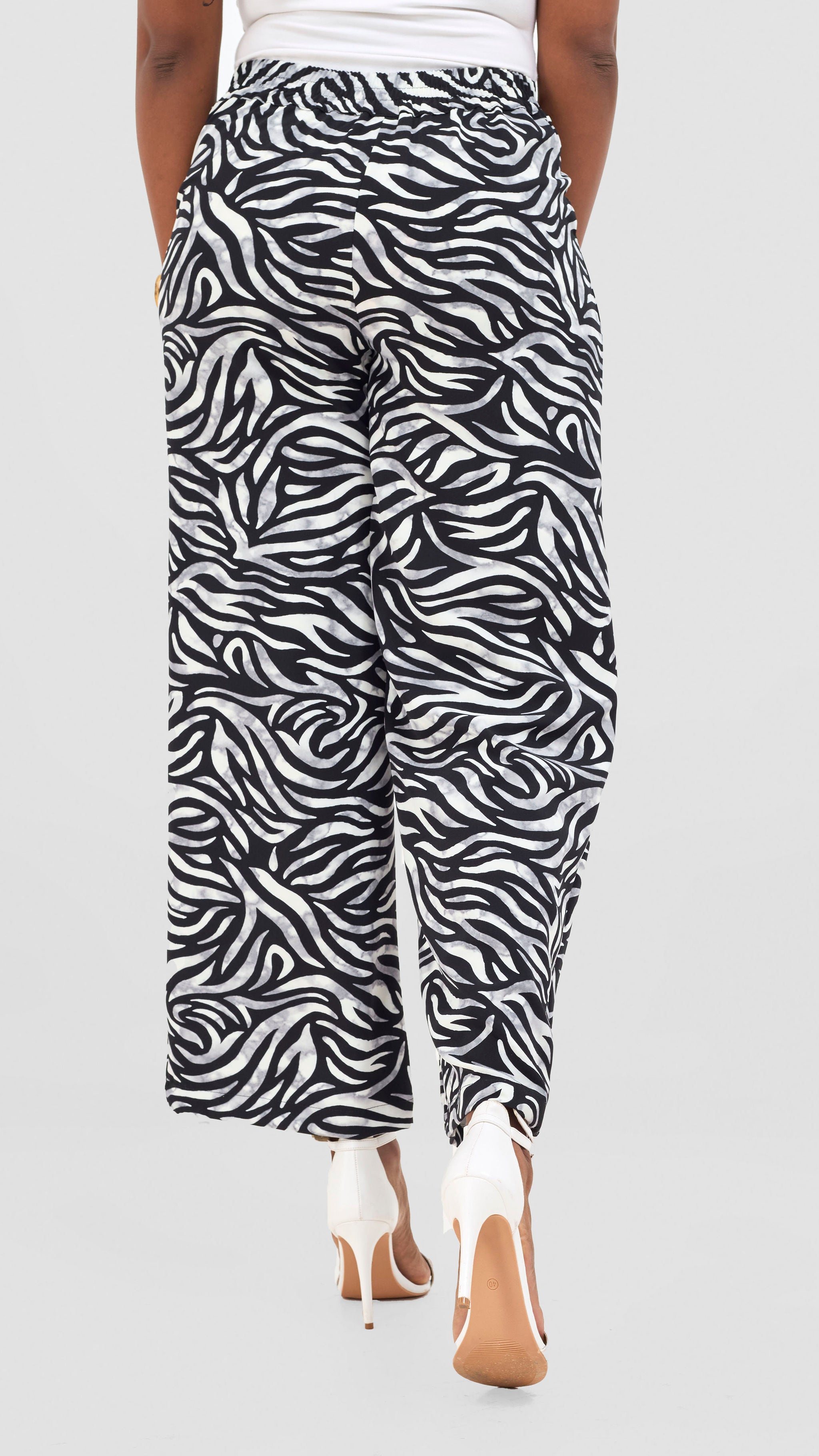 Vivo Maisha Straight Leg Pants - Cream / Black Print