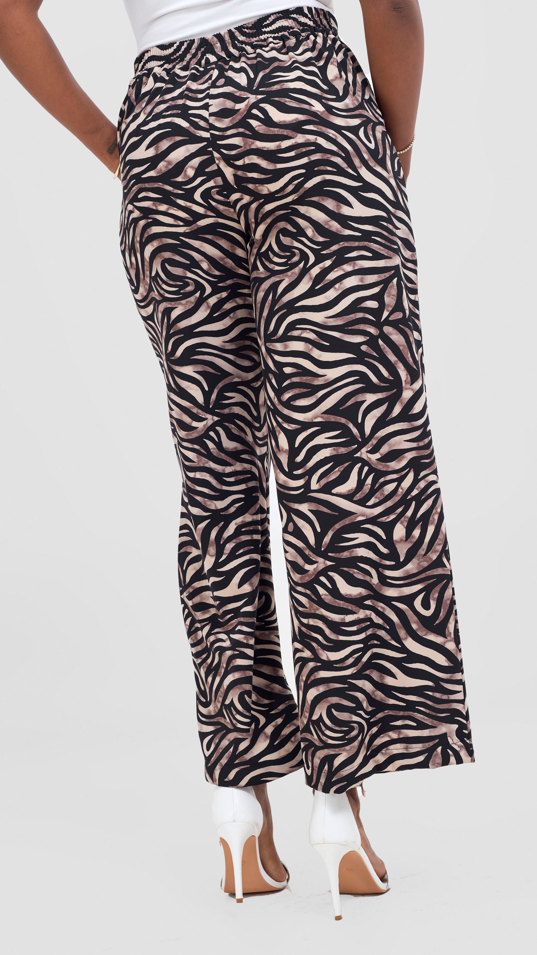 Vivo Maisha Wide Leg Pants - Black / Tan Isa Print