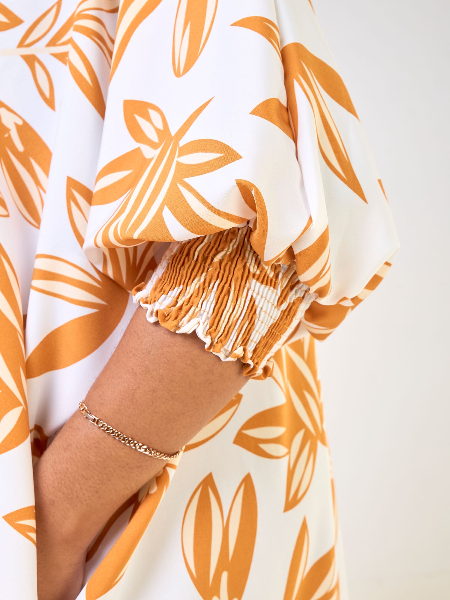 Vivo Wastani Boat Neck Shirred Sleeve Kaftan - White / Rust Tawi Print