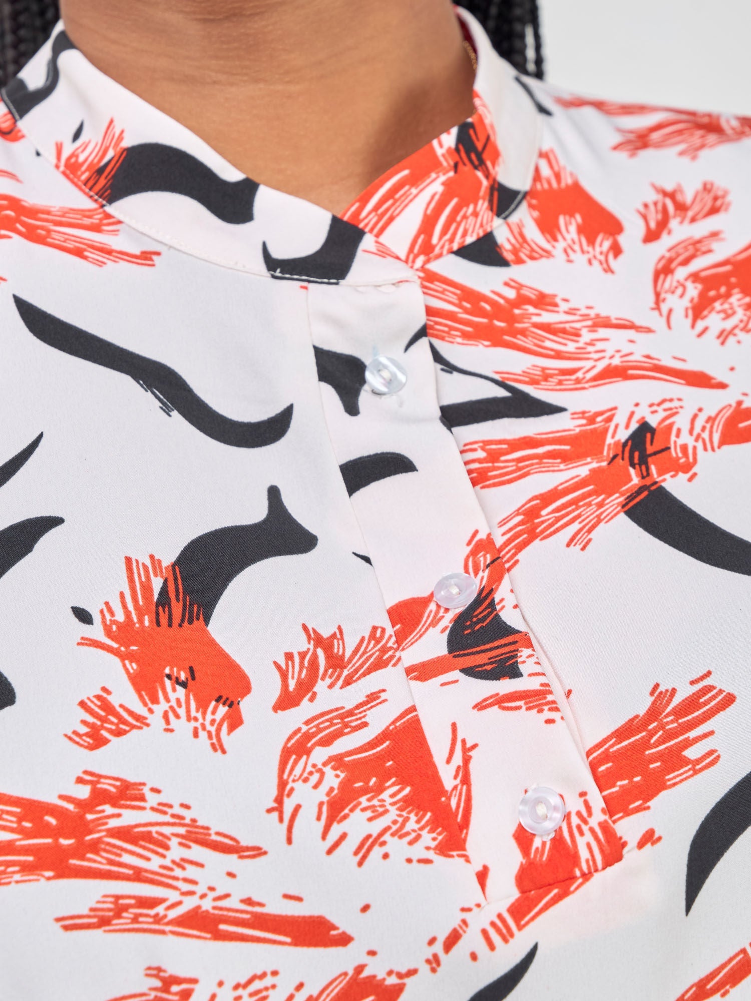 Vivo Mistari 3/4 Sleeve V - Neck Collared Tunic Top - White / Red Abstract Print