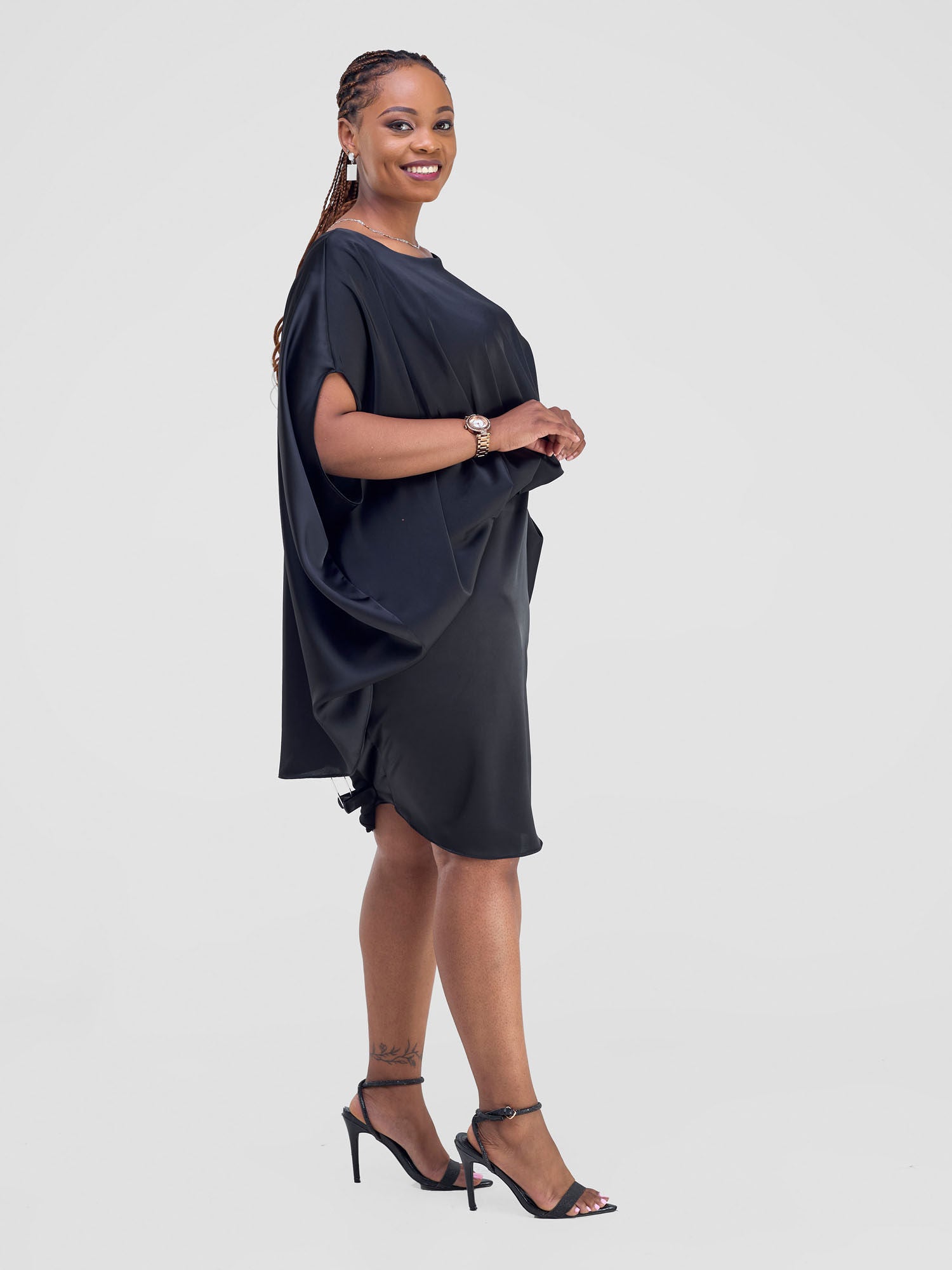 Vivo Amai Knee Length Dresses - Black