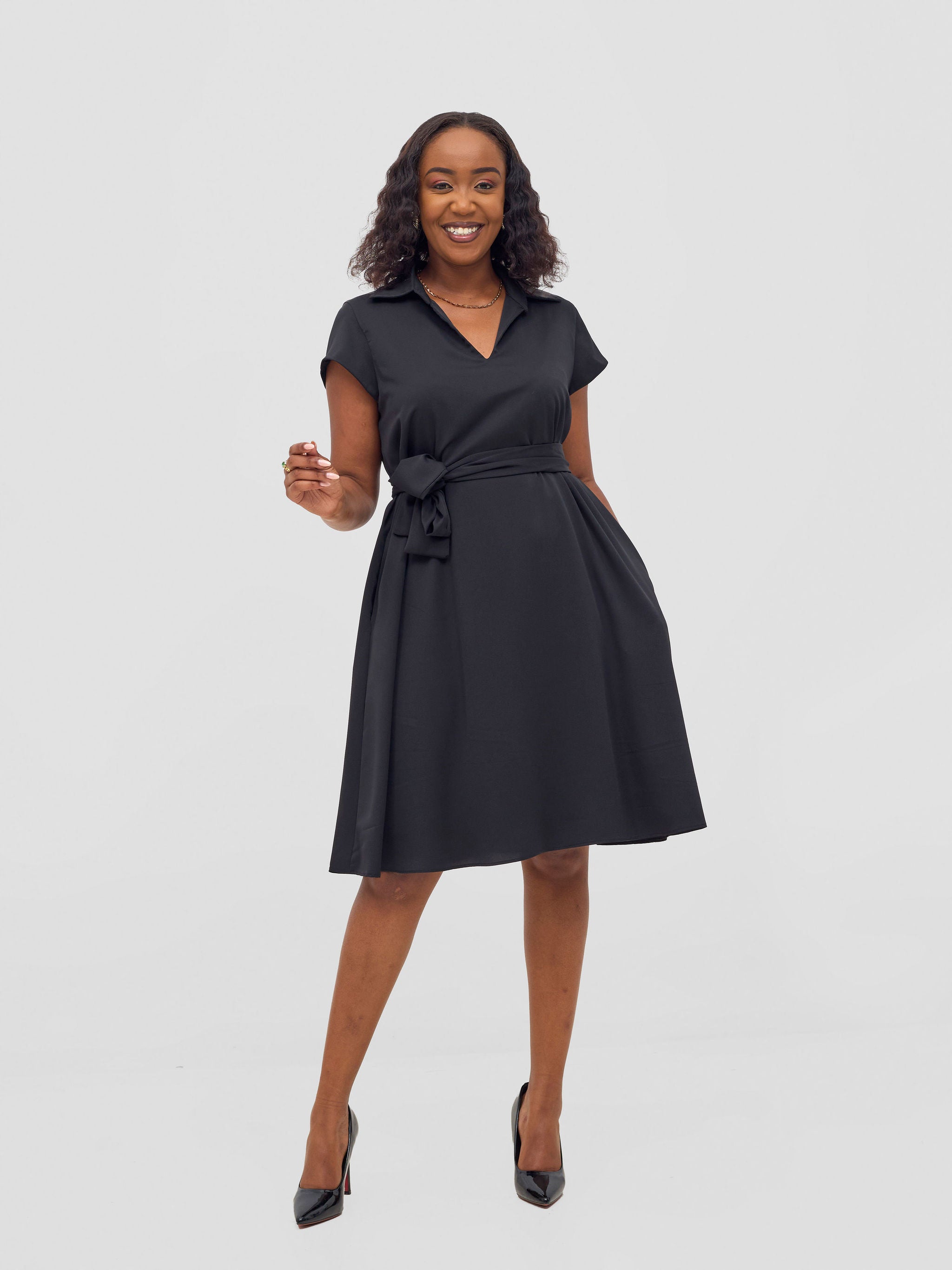 Vivo Zuri Cap Sleeve Knee Length Dress - Black