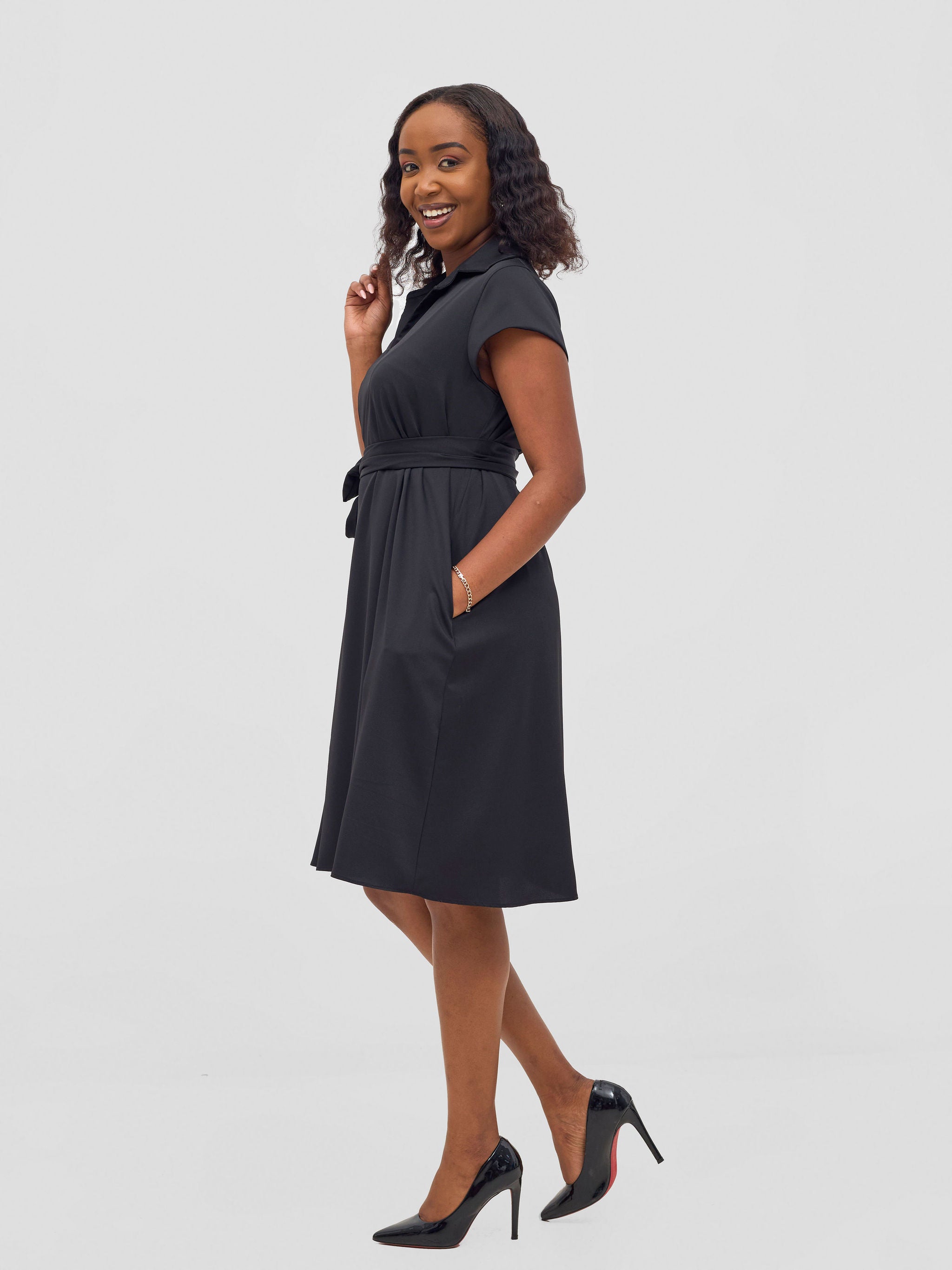 Vivo Zuri Cap Sleeve Knee Length Dress - Black