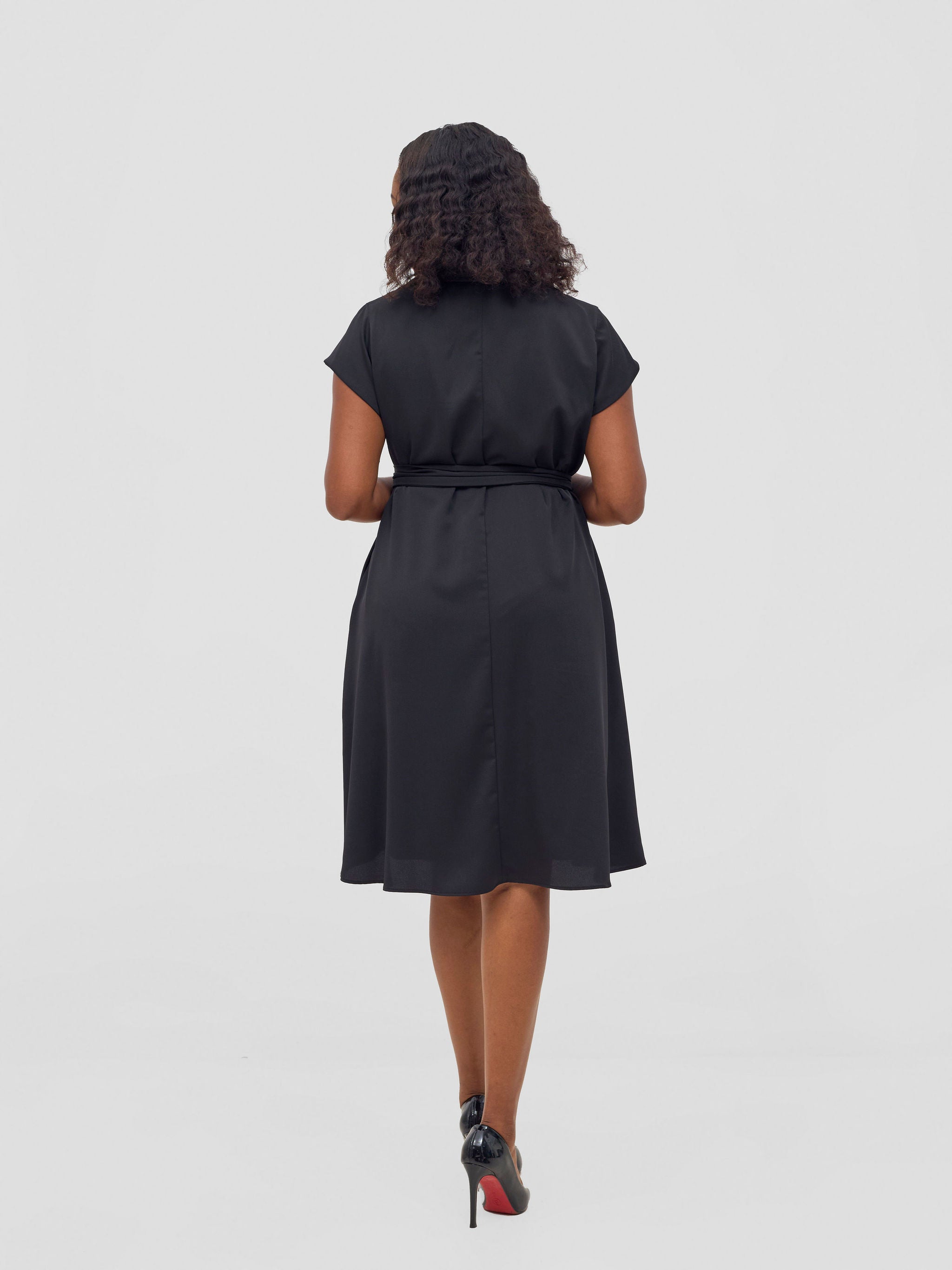 Vivo Zuri Cap Sleeve Knee Length Dress - Black