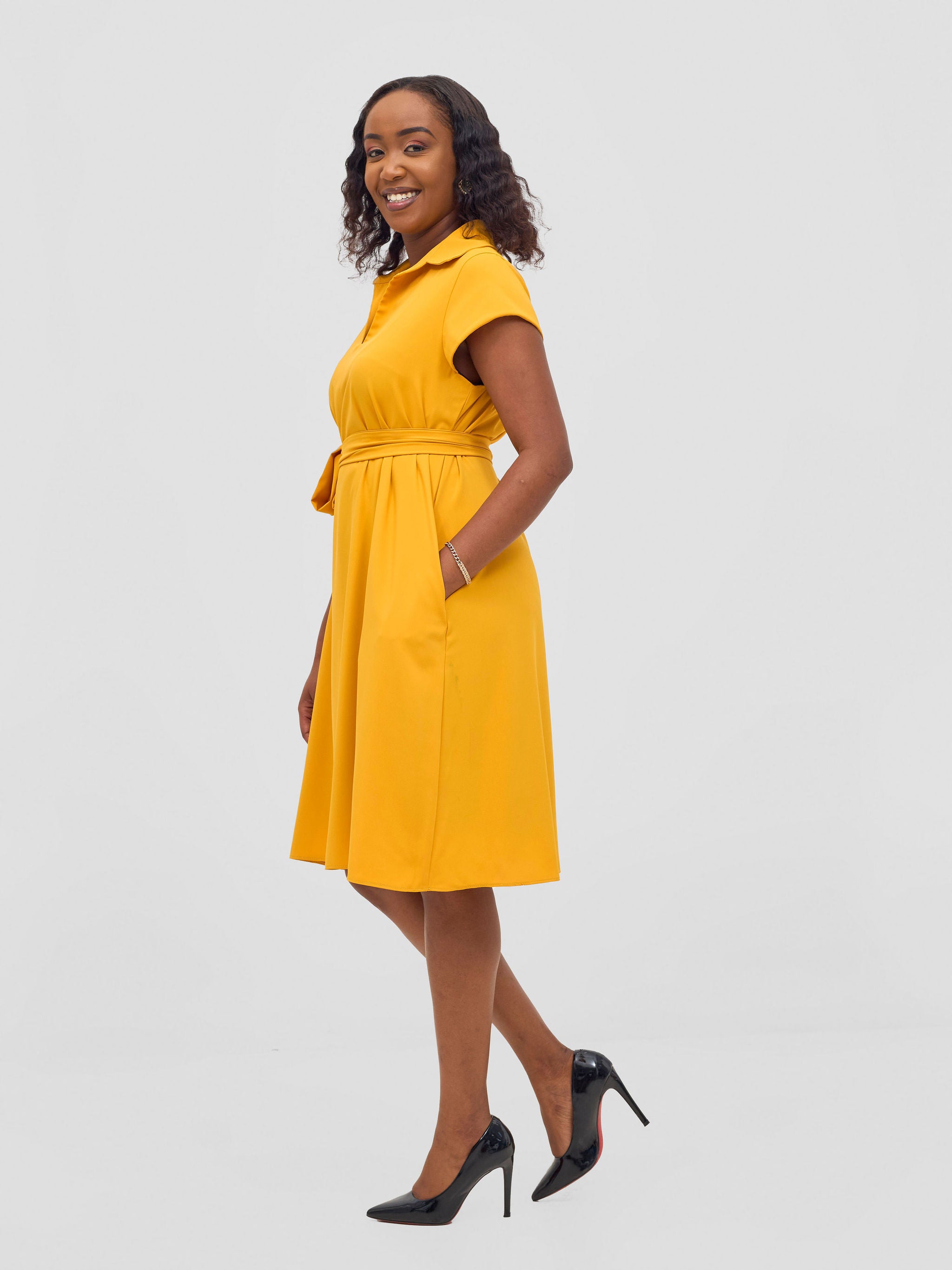 Vivo Zuri Cap Sleeve Knee Length Dress - Light Mustard