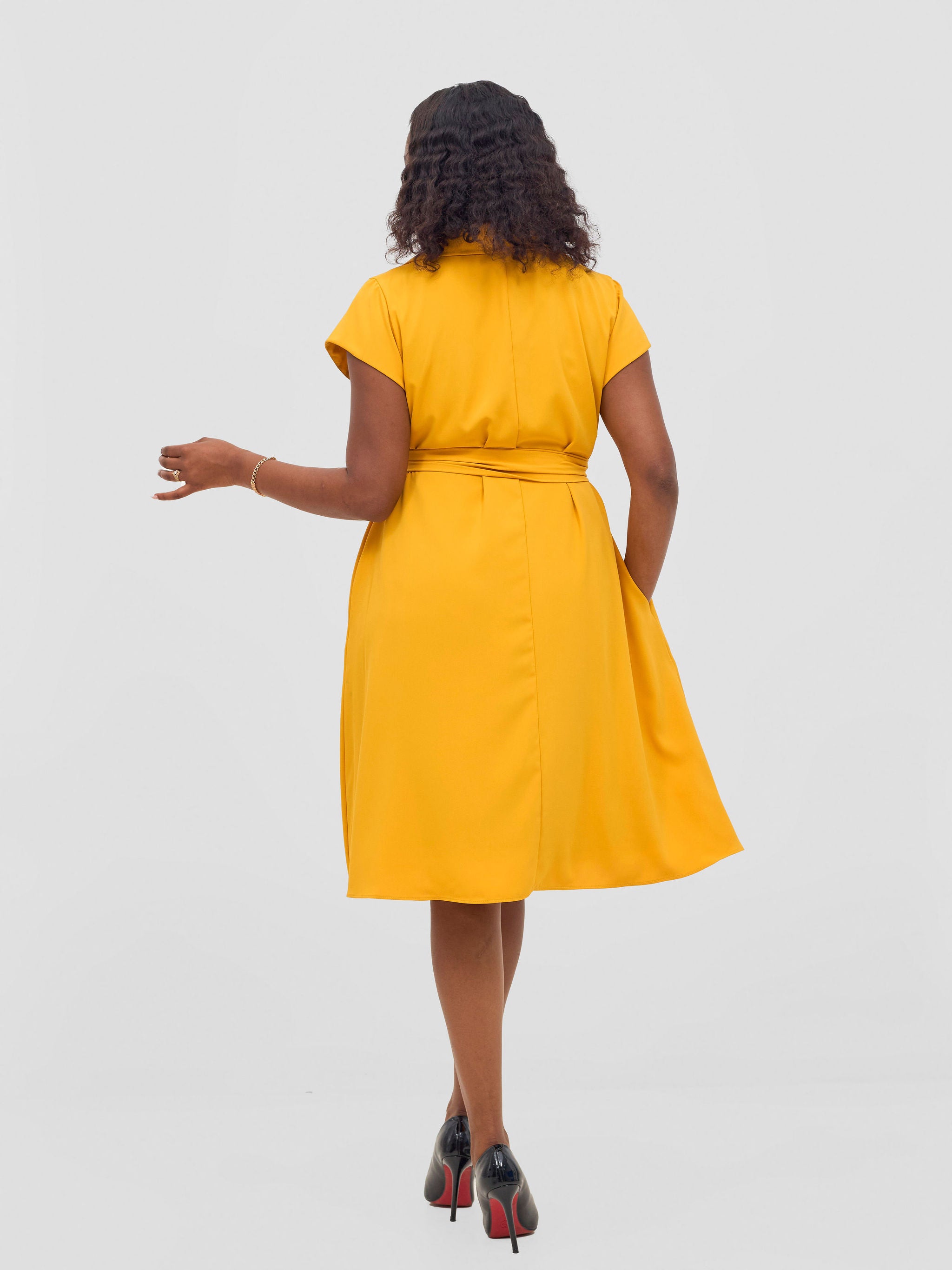 Vivo Zuri Cap Sleeve Knee Length Dress - Light Mustard