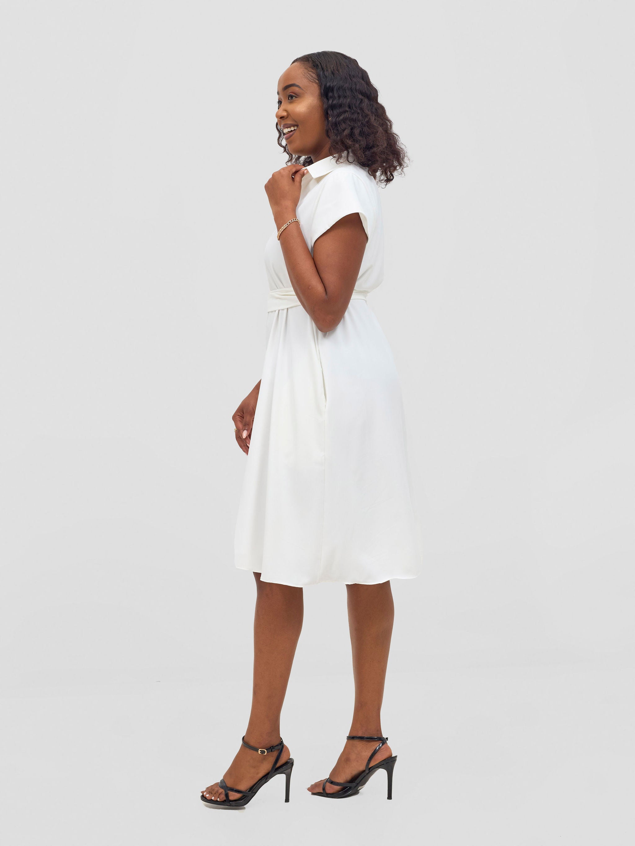 Vivo Zuri Cap Sleeve Knee Length Dress - White