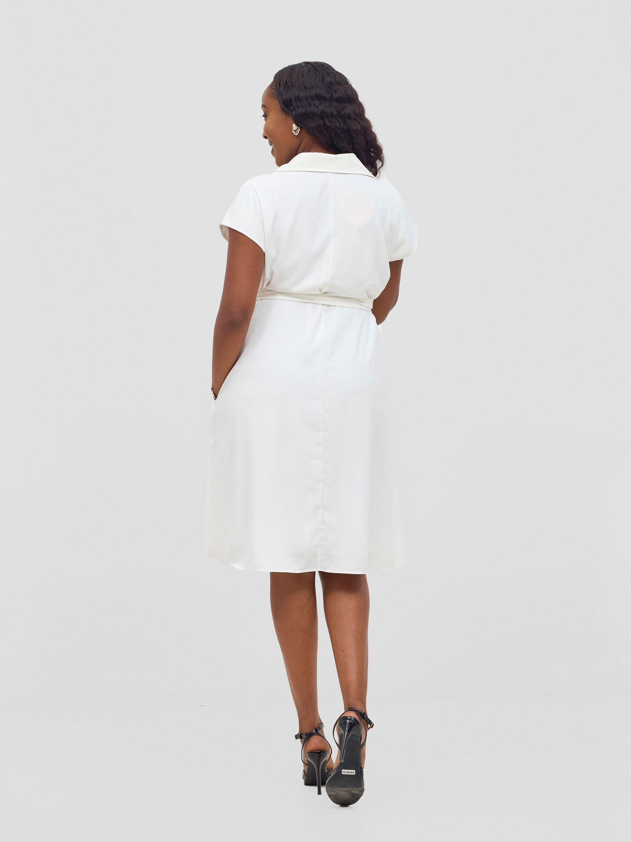 Vivo Zuri Cap Sleeve Knee Length Dress - White