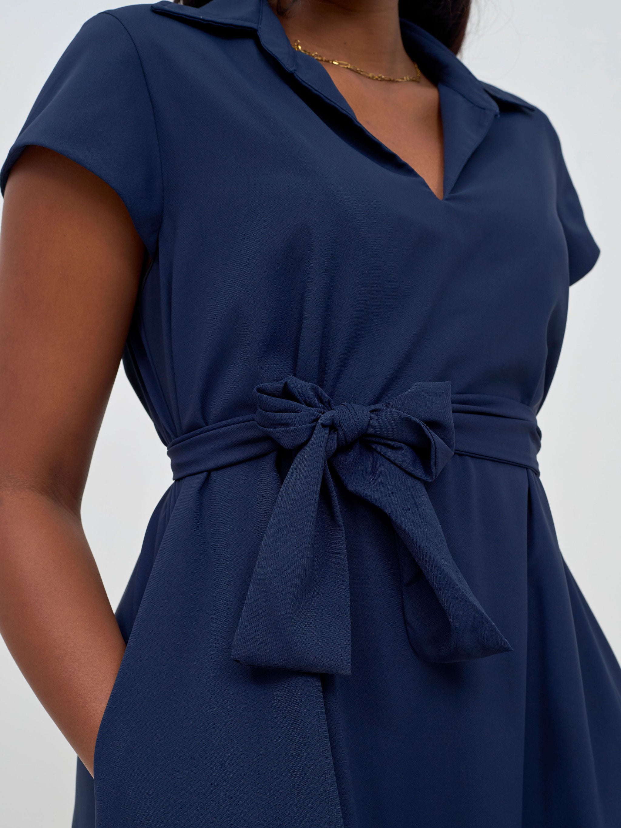 Vivo Zuri Cap Sleeve Knee Length Dress - Navy
