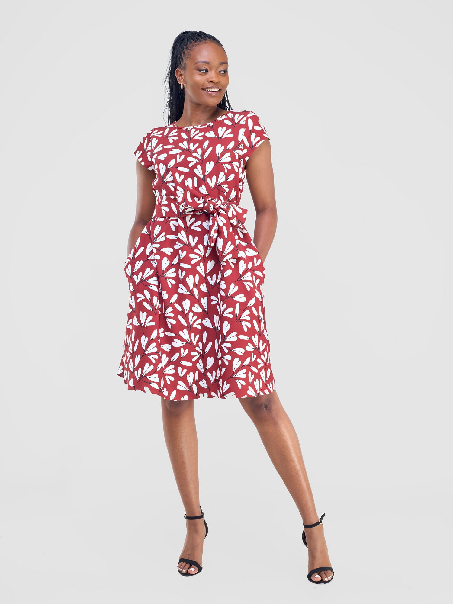 Vivo Pendo Cap Sleeve Tent Knee Length Dress - White / Rust Aura Print