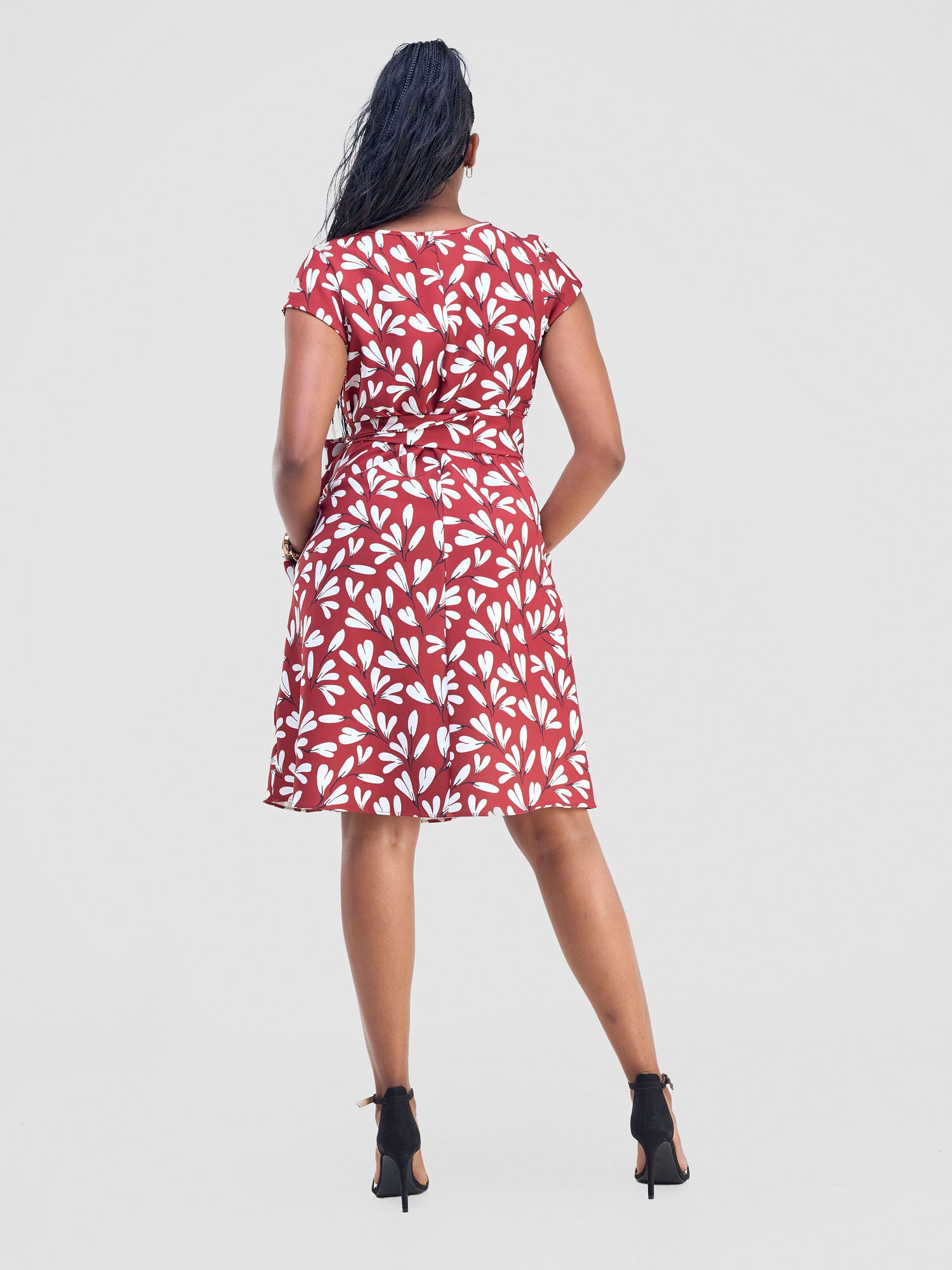 Vivo Pendo Cap Sleeve Tent Knee Length Dress - White / Rust Aura Print