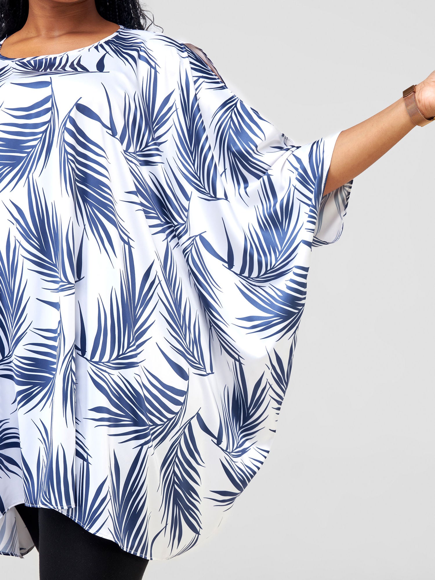 Vivo Lani Wide Short Top - Navy / White Siri Print