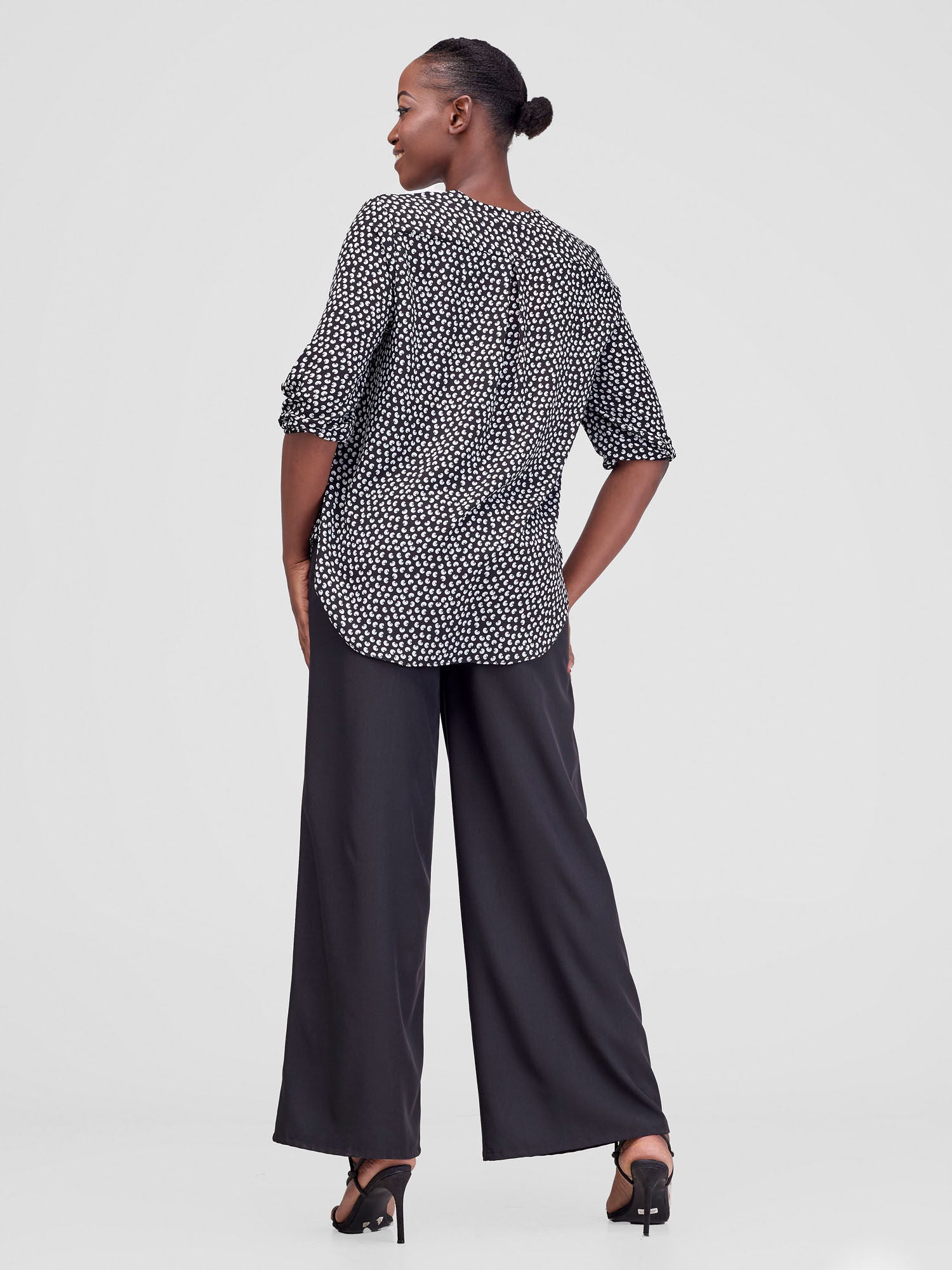 Vivo Dua 3/4 Sleeved V Neck Shirt - Black Bean Print