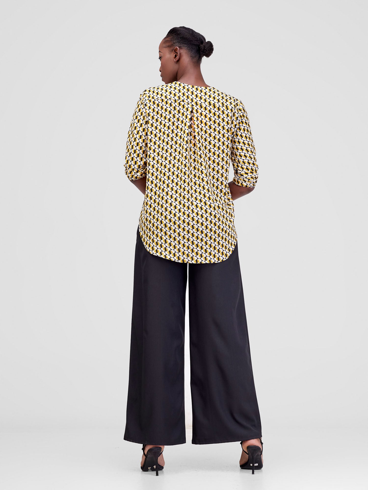 Vivo Dua 3/4 Sleeved V Neck Shirt - Black / Mustard Print
