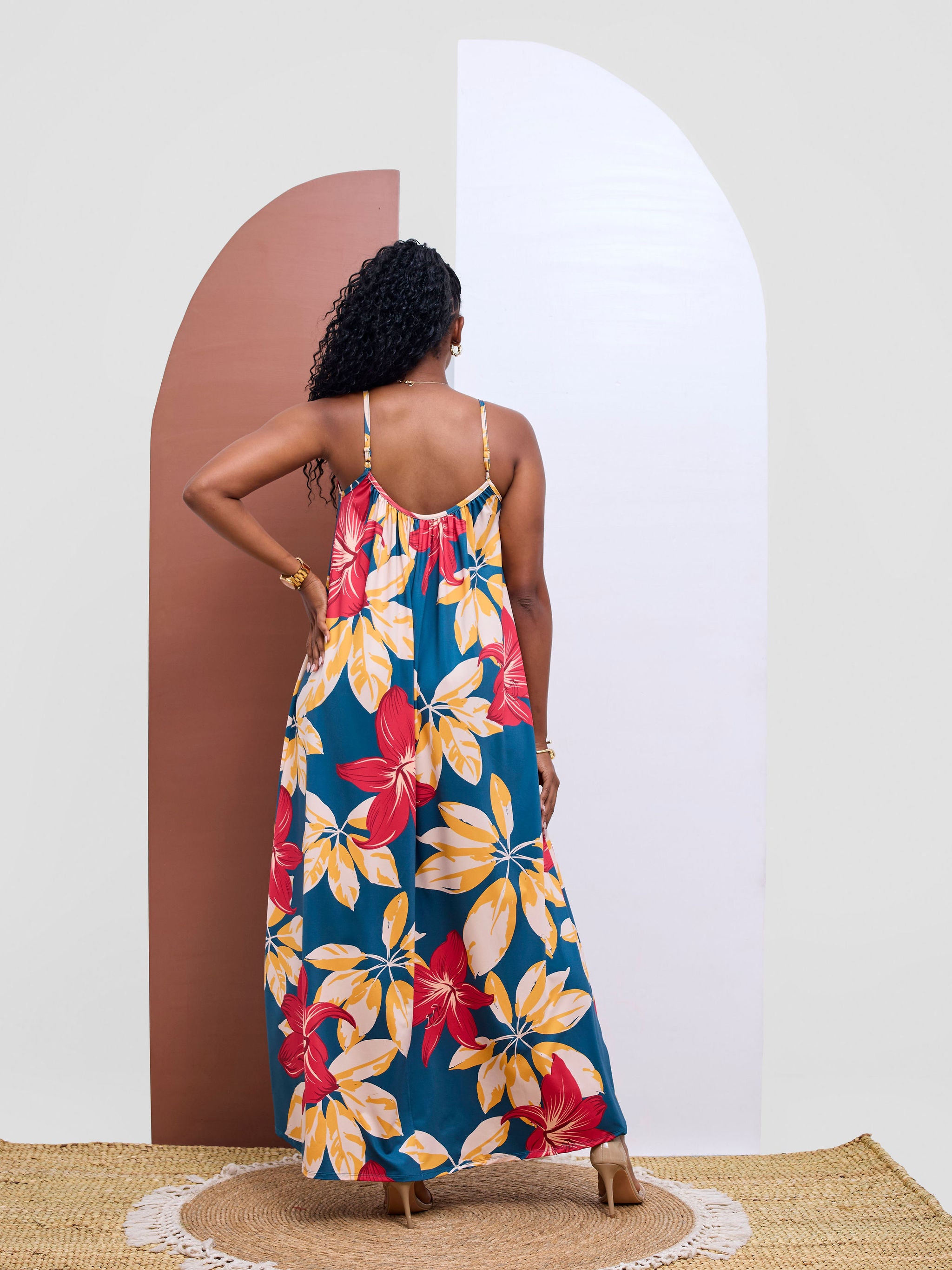 Vivo Sarabi Strappy Low Back Maxi Dress - Taupe / Peach Kira Print