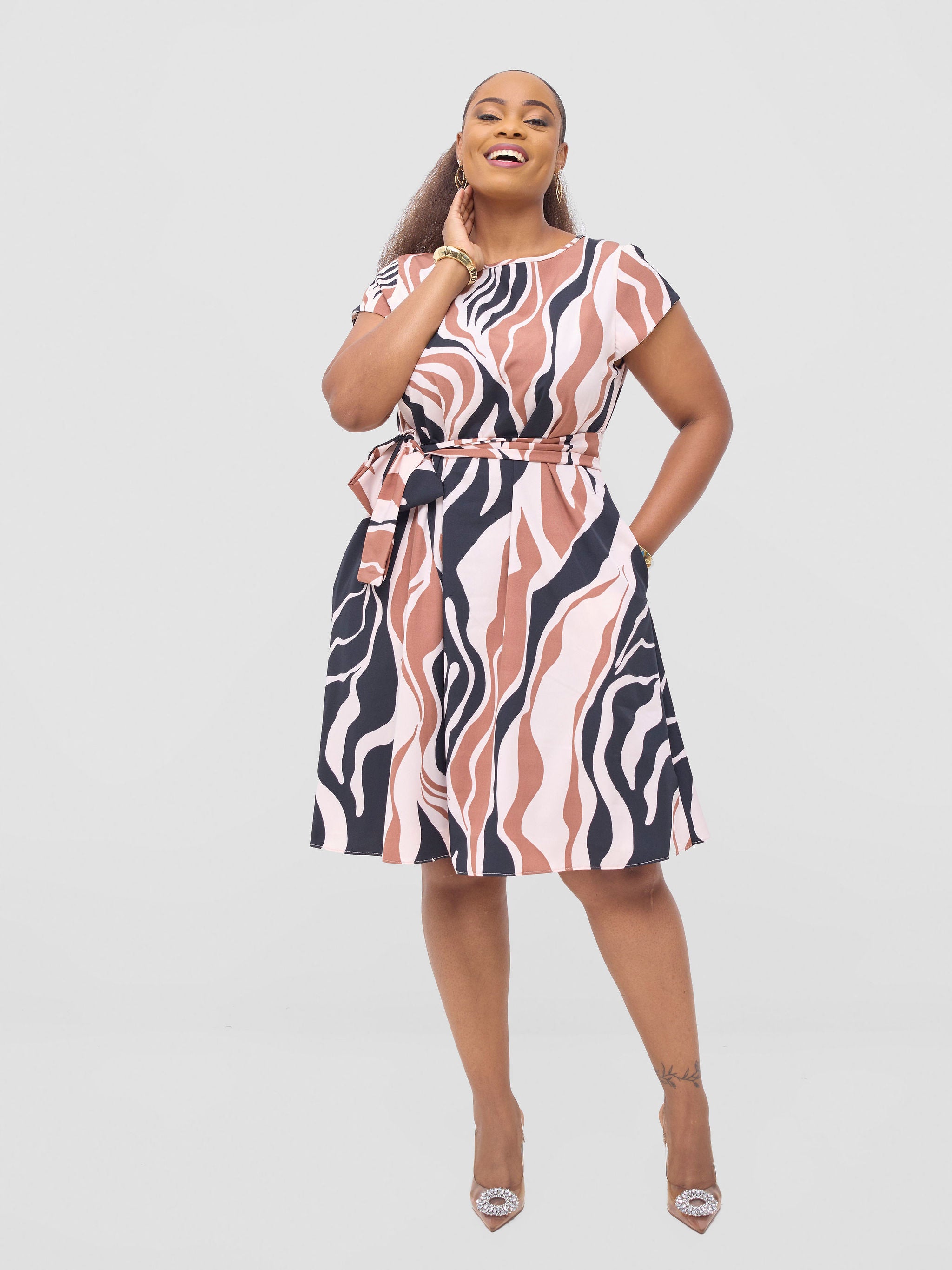 Vivo Basic Cap Sleeve Knee Length Tent Dress -Tan/ Black Capi Print