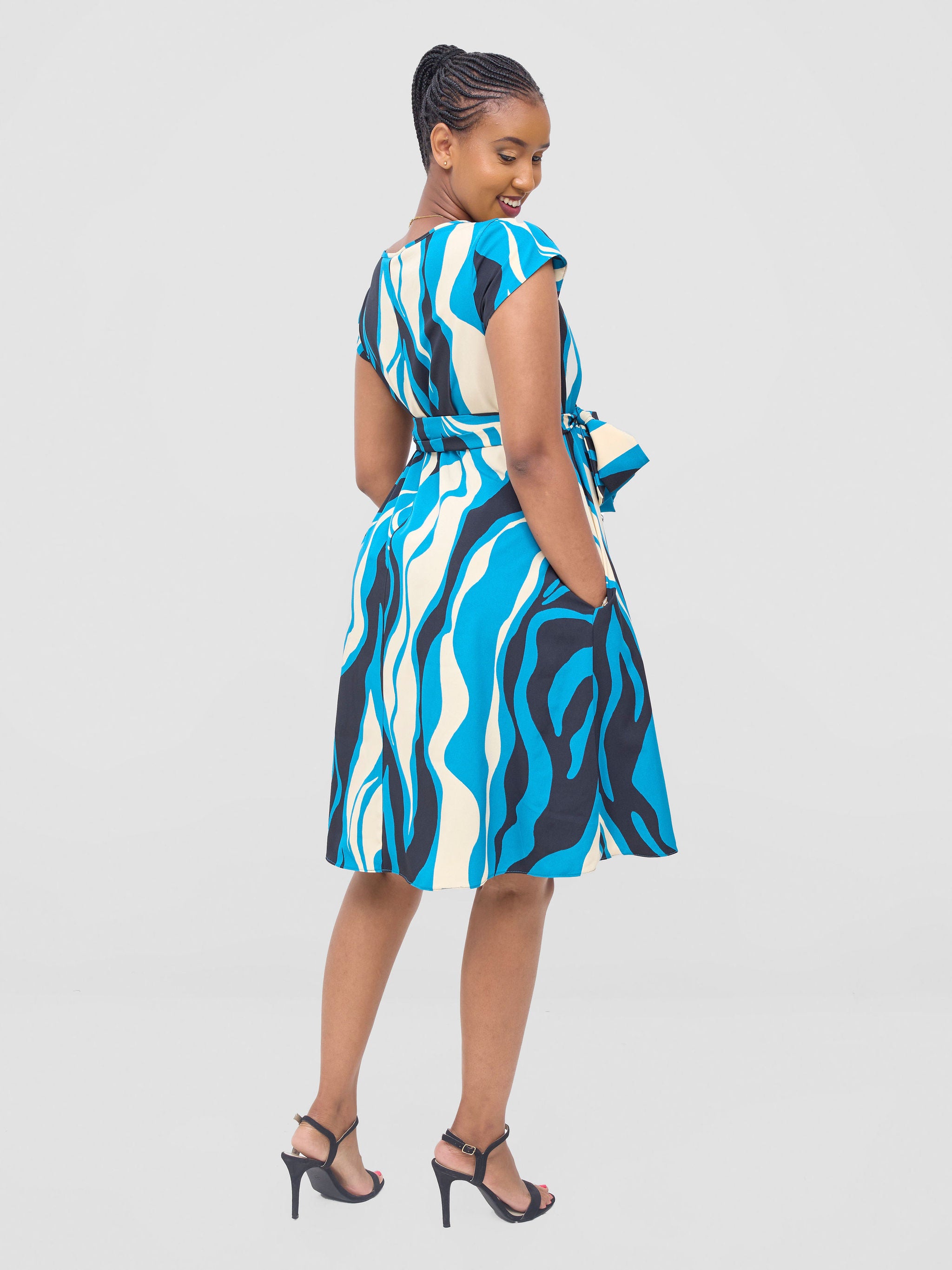 Vivo Basic Cap Sleeve Knee Length Tent Dress - Blue / Black Capi Print