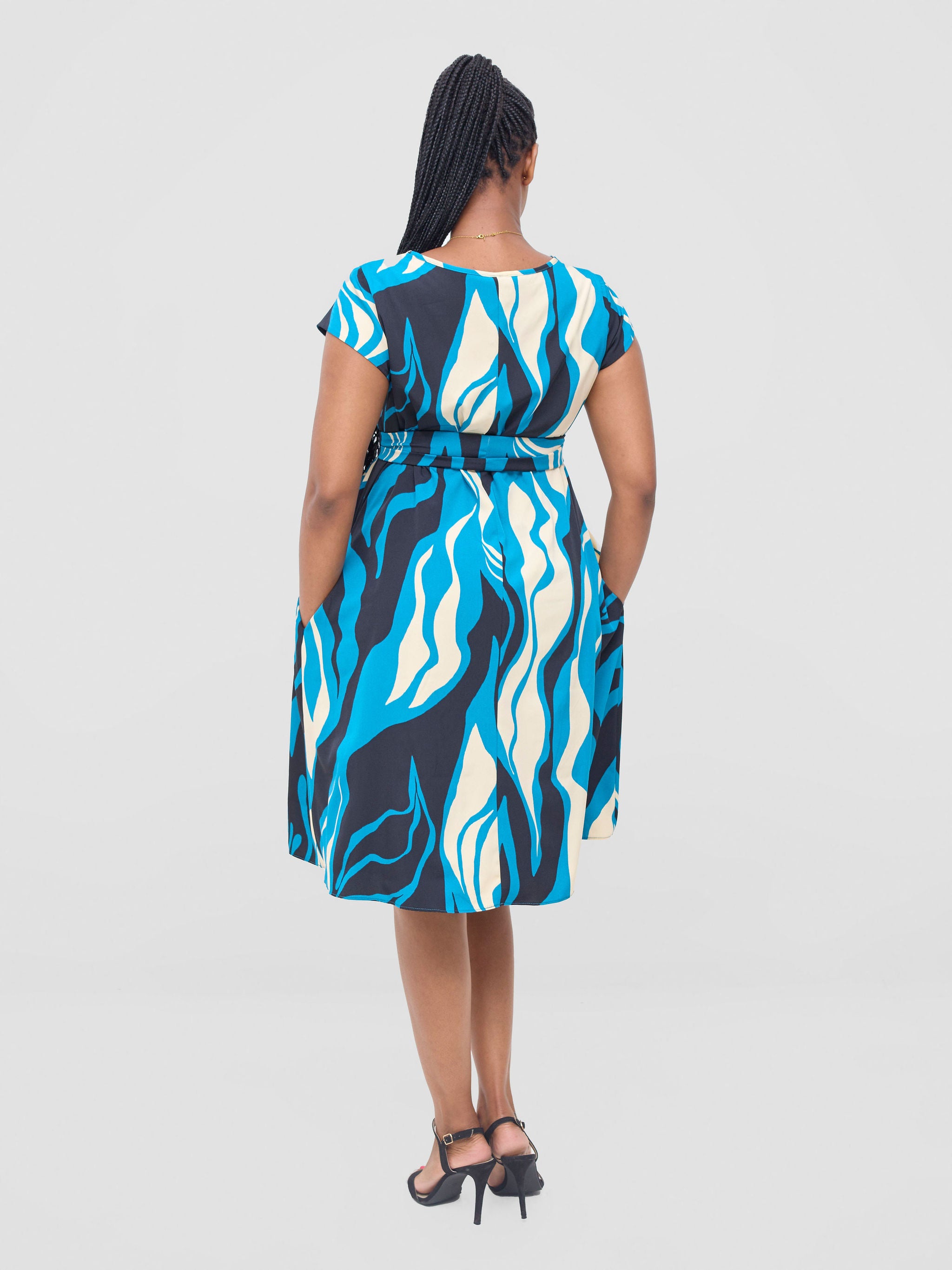 Vivo Basic Cap Sleeve Knee Length Tent Dress - Blue / Black Capi Print