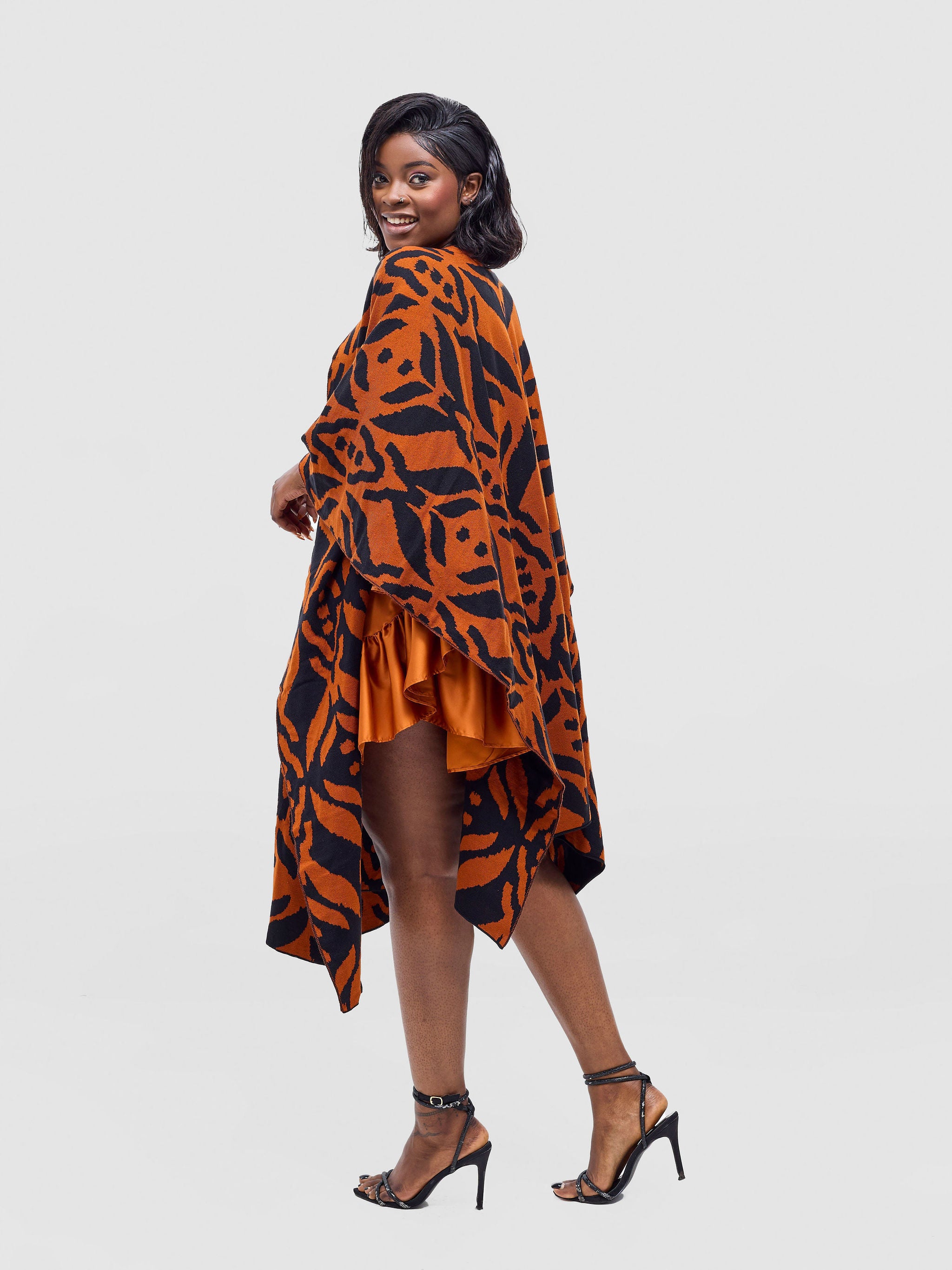Vivo Reversible Poncho without Fringes - Black / Rust Ukwi Print
