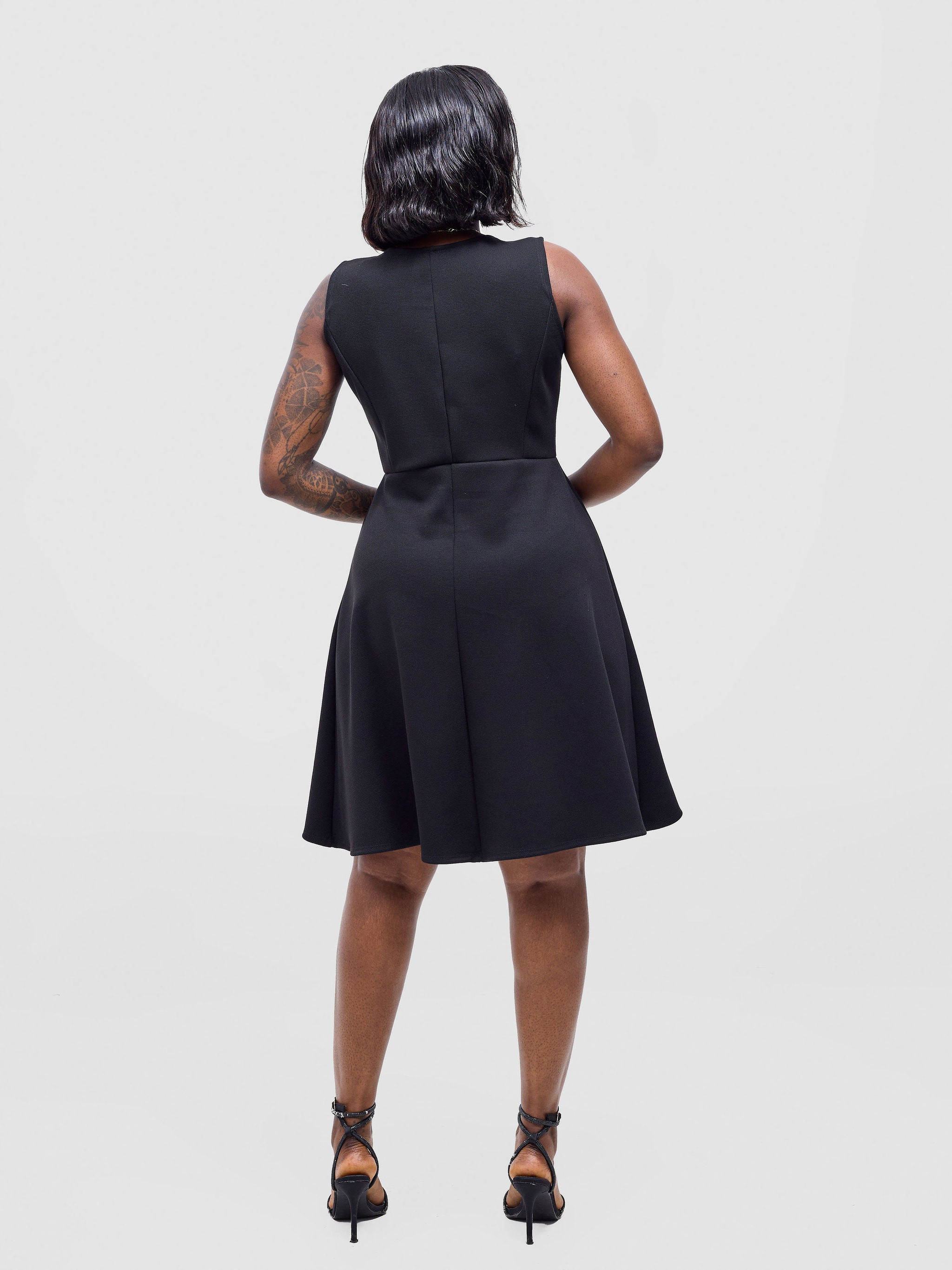 Vivo Niari Boat Neck Dress - Black