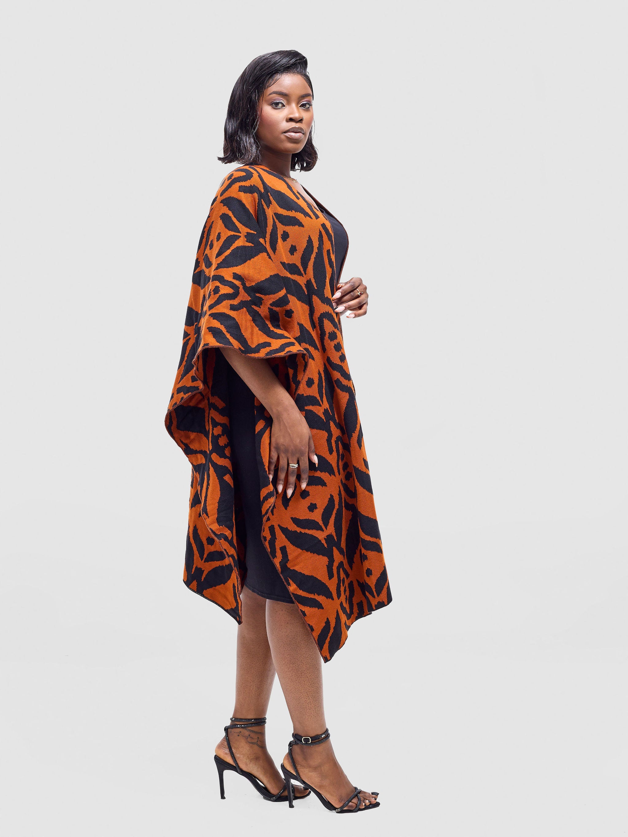 Vivo Reversible Poncho without Fringes - Black / Rust Ukwi Print
