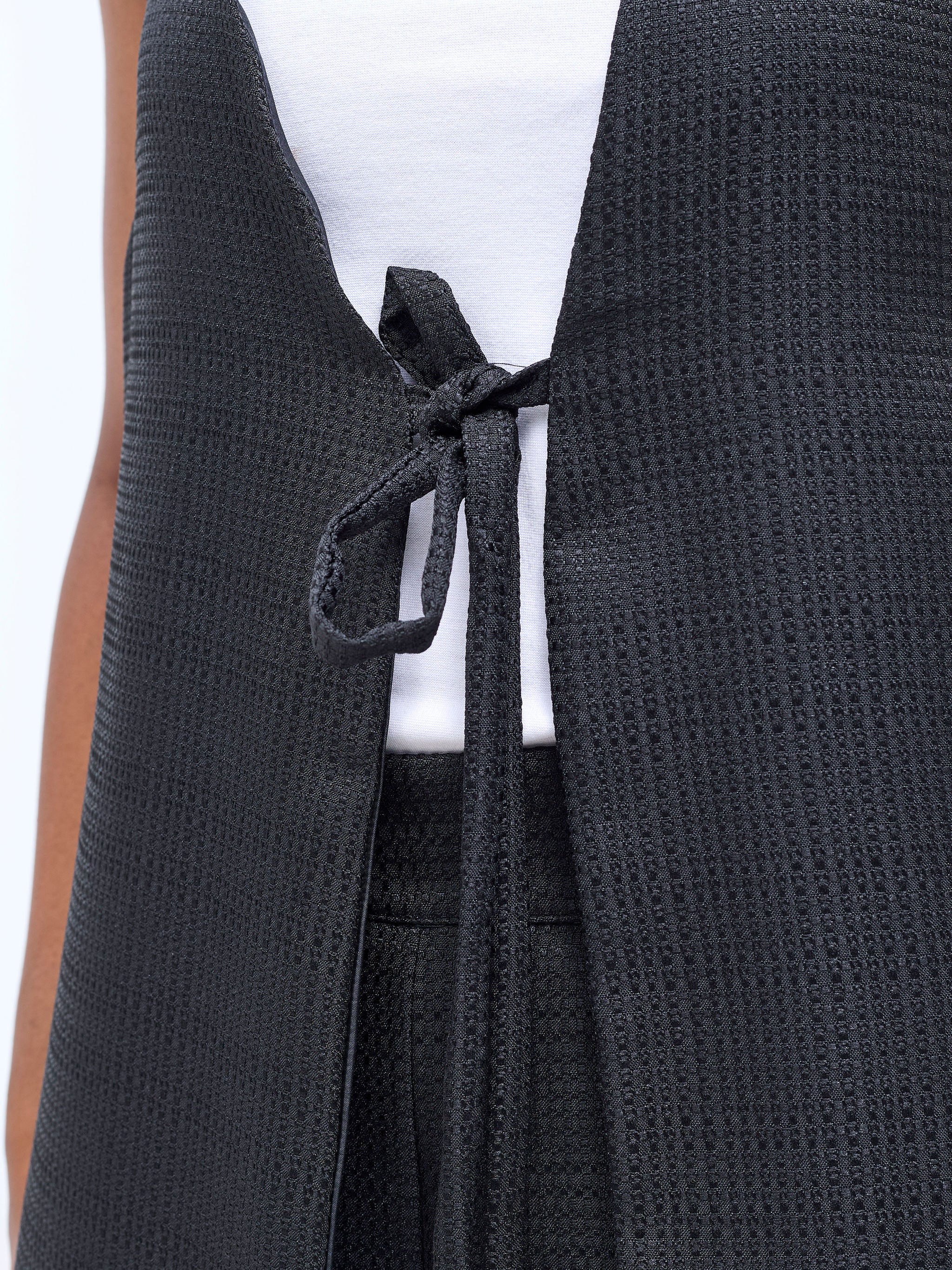 Vivo Analo Sleeveless Tie Kimono - Black