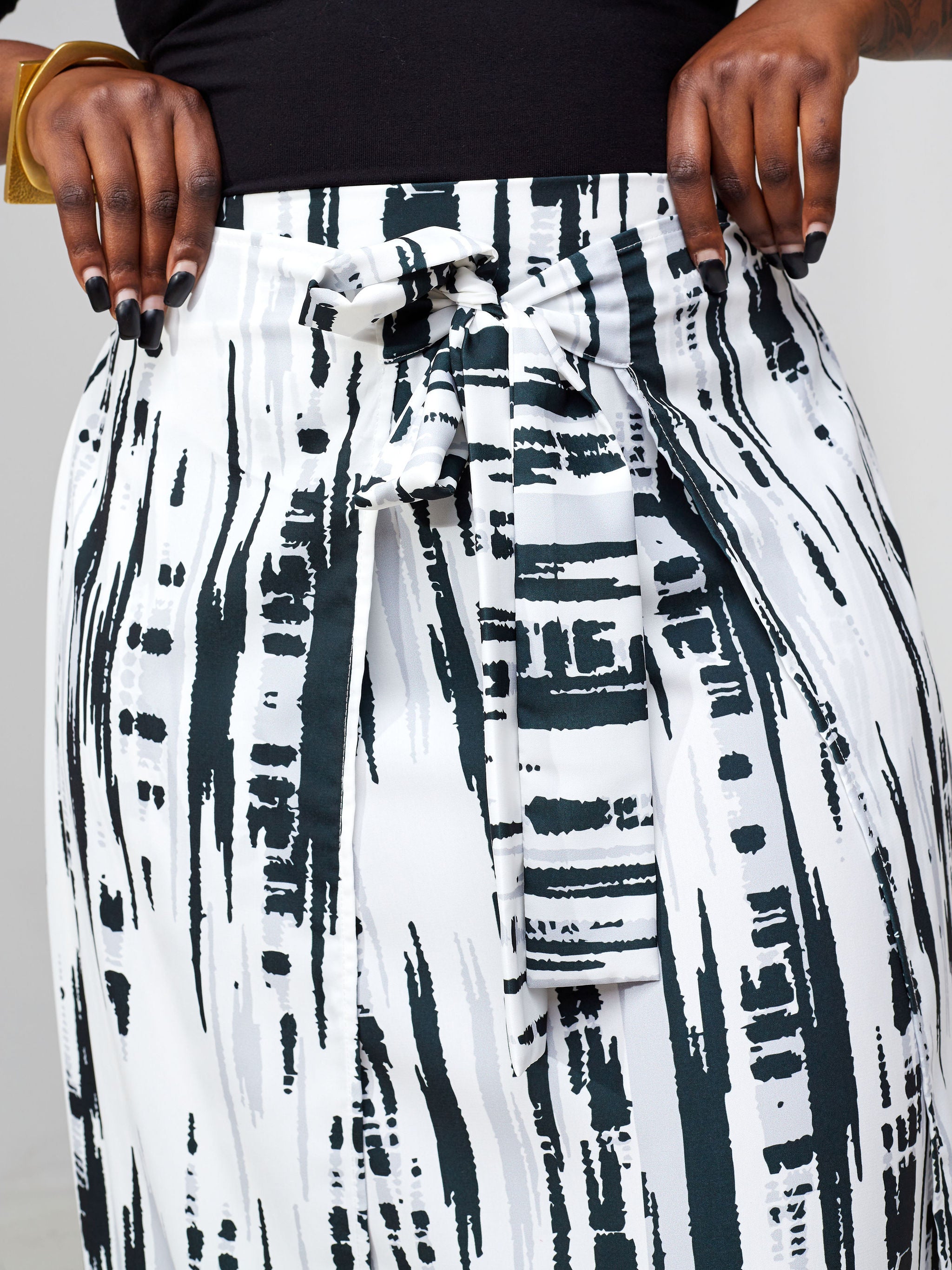 Vivo Wastani Panelled Maxi Skirt - Black / Grey Abstract Print