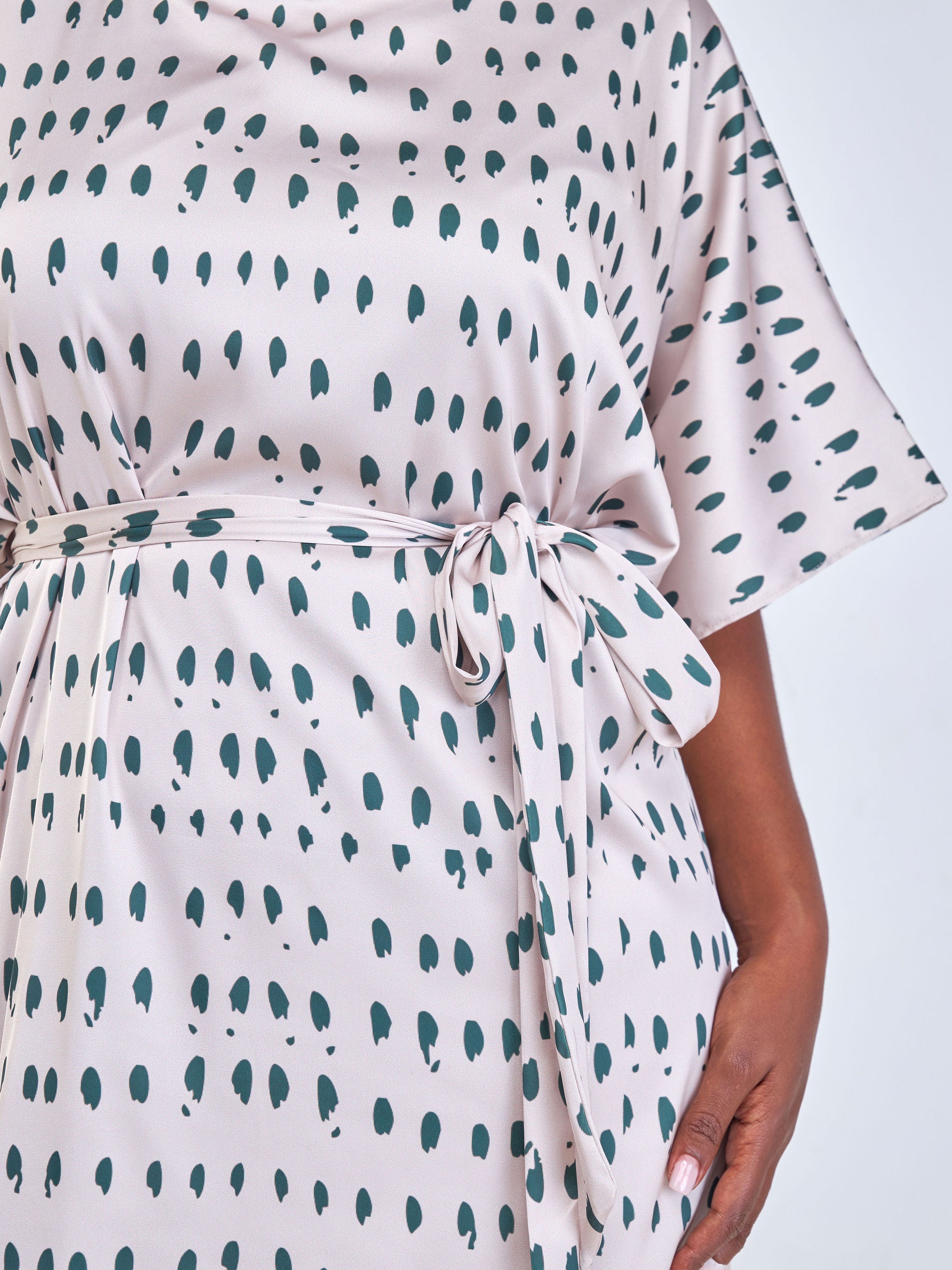 Vivo Hanabi Drop Shoulder Dress - Beige / Green Print