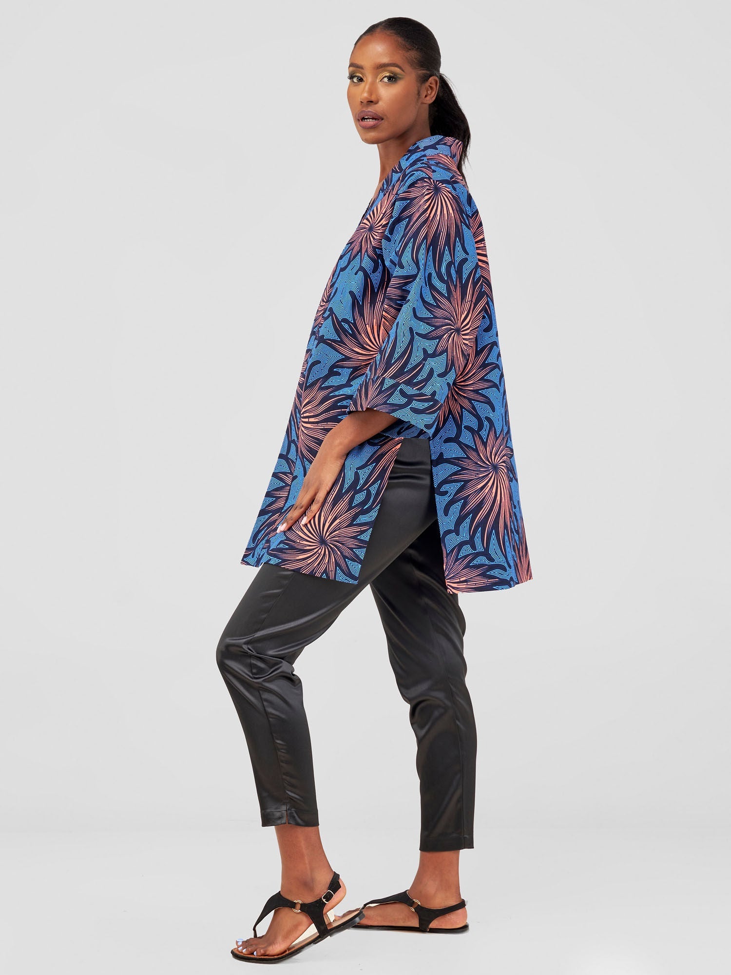 Vivo Hip Length Kimono - Tana Print