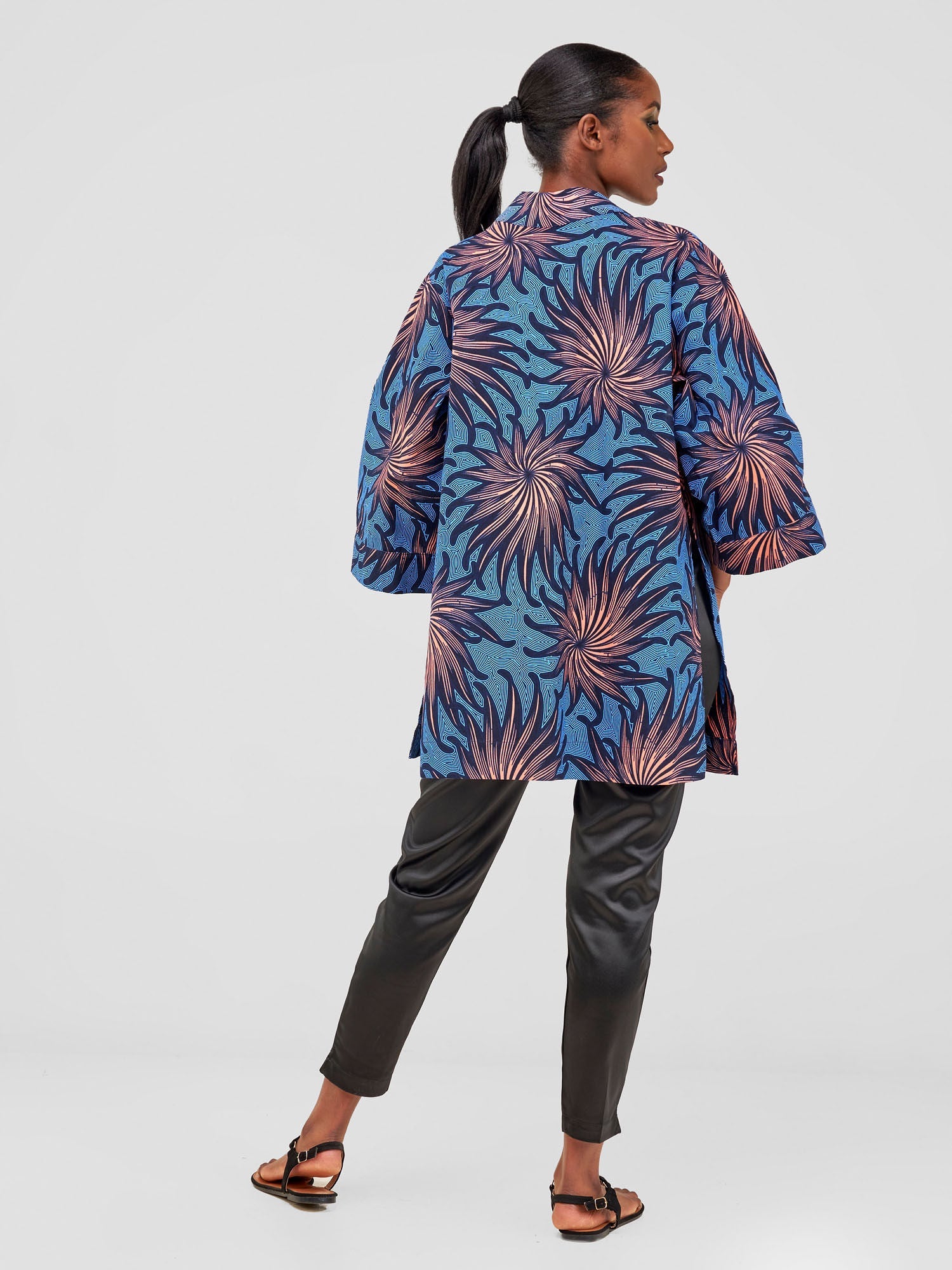 Vivo Hip Length Kimono - Tana Print