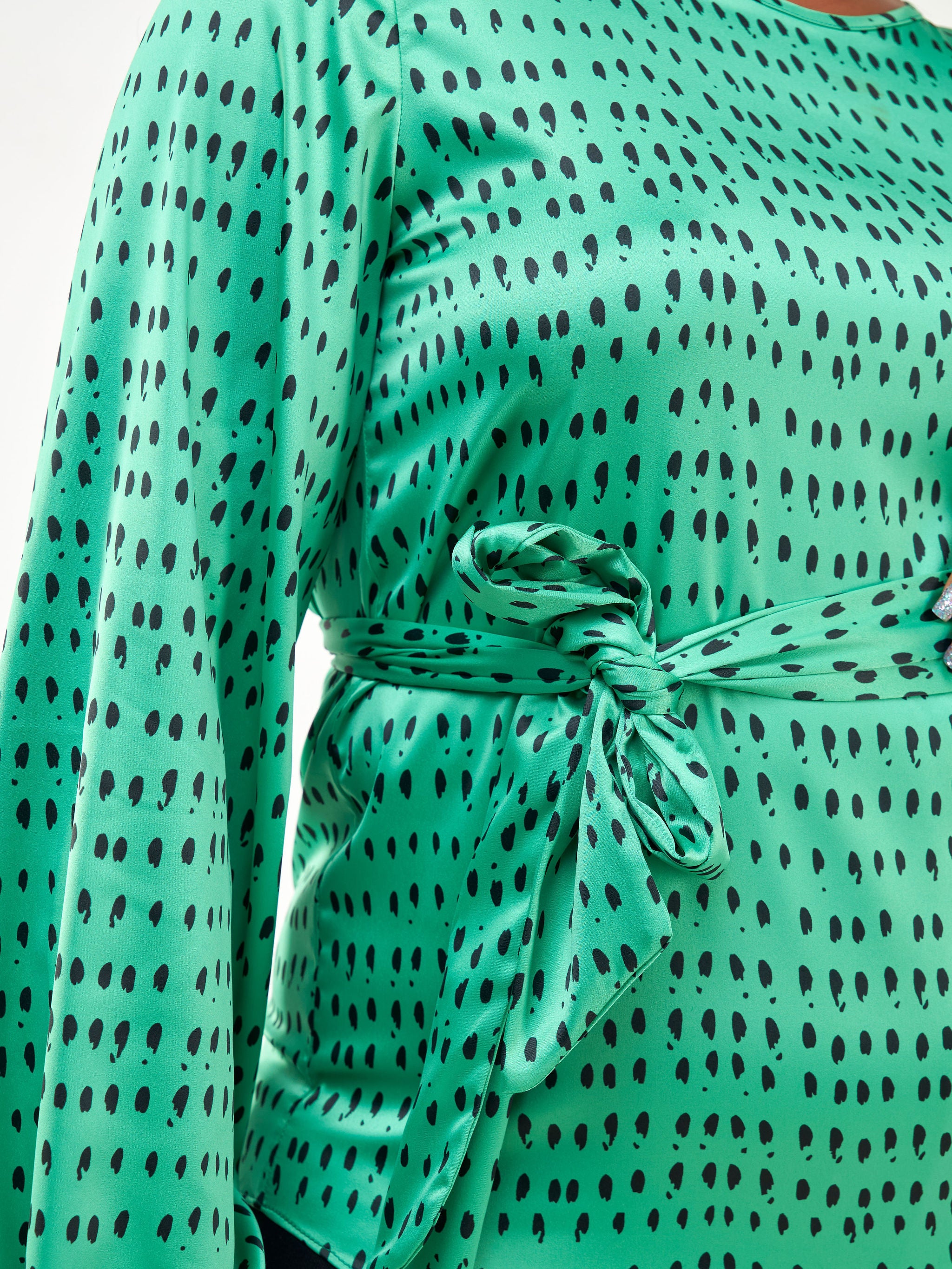 Vivo Basic Satin Bishop Sleeved Top - Green / Black Print