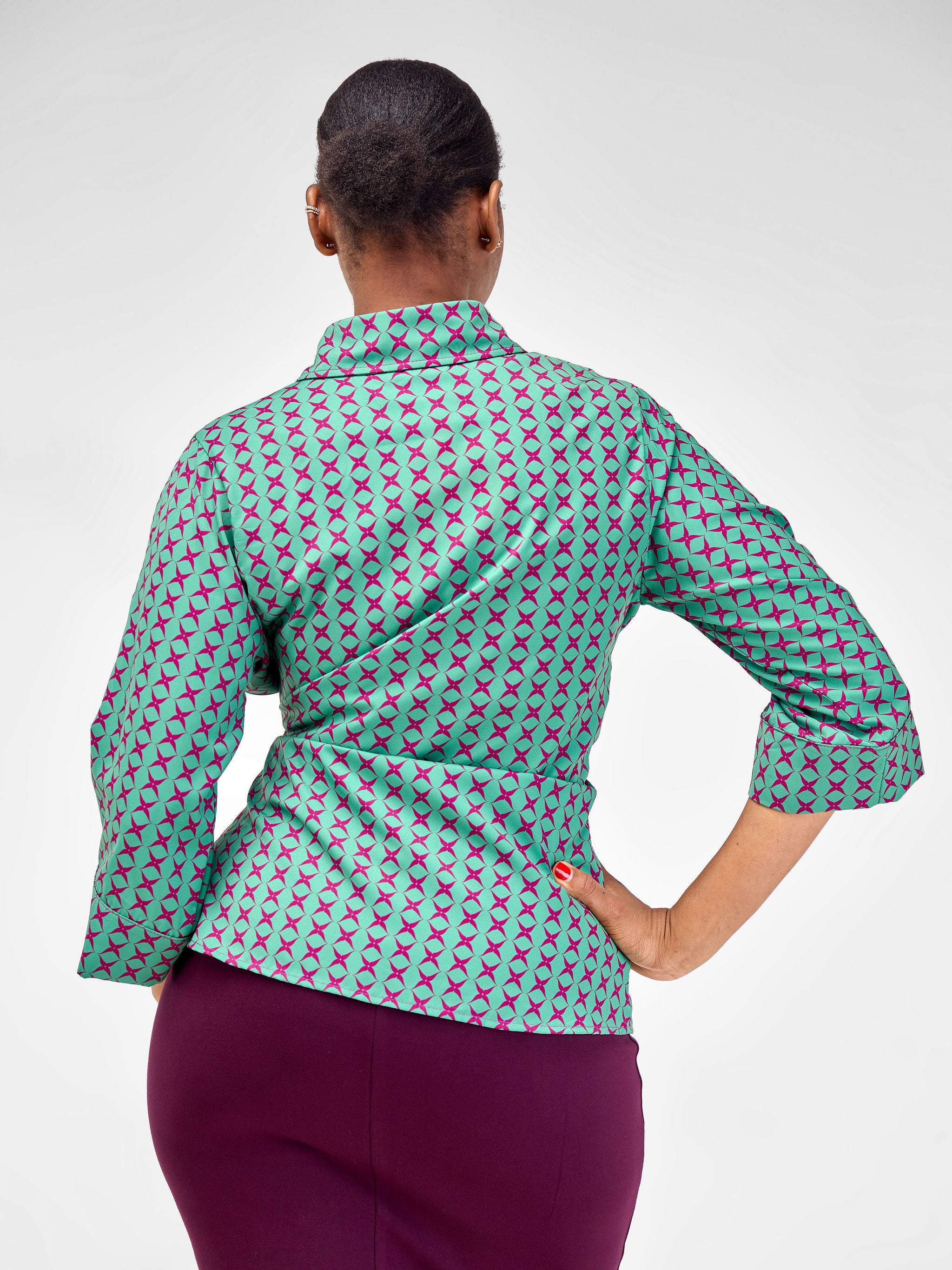 Vivo Arafa 3/4 Sleeve Tie Shirt - Green / Purple Clover Print