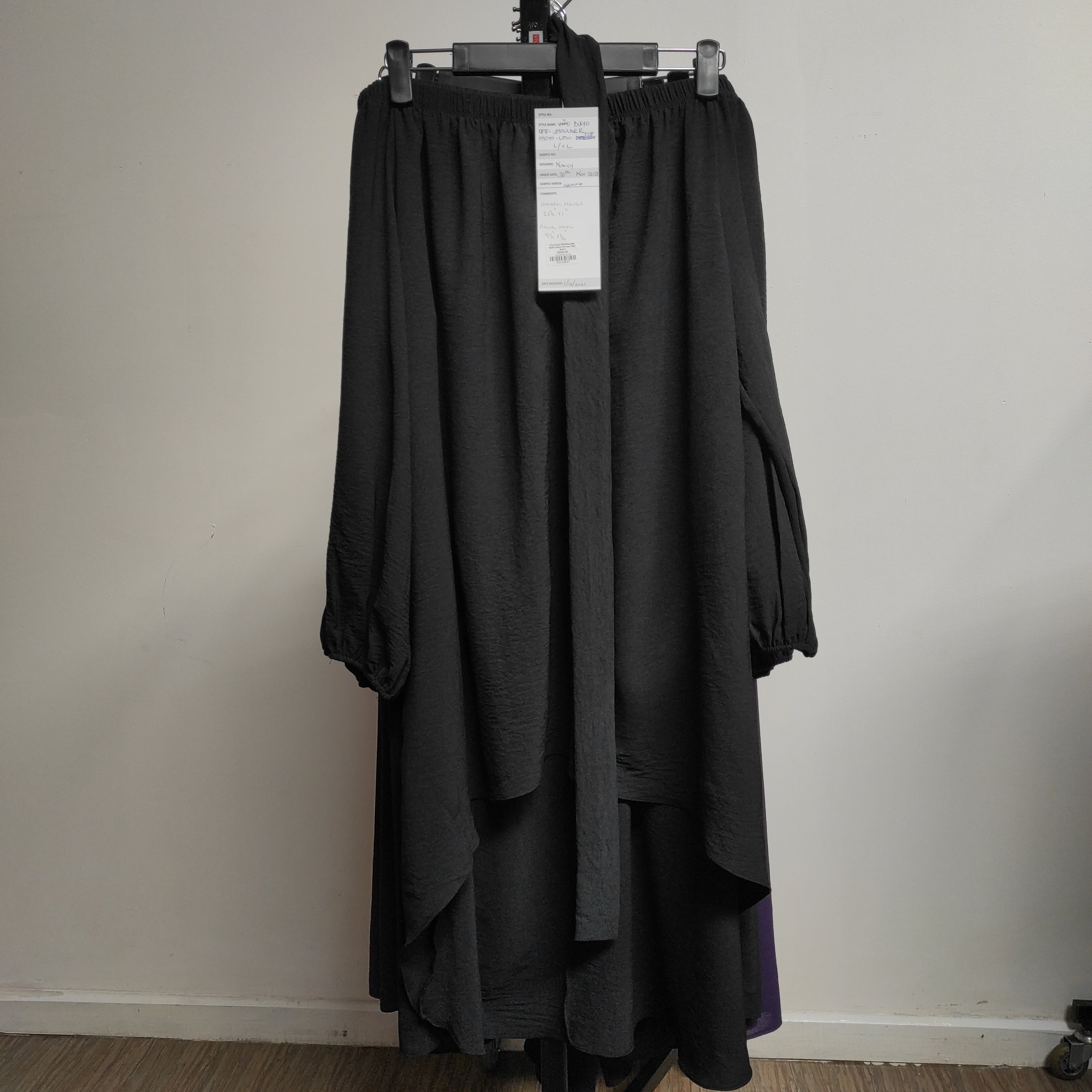 Vivo Dayo Off Shoulder Split Sleeve Hi-Low Top - Black
